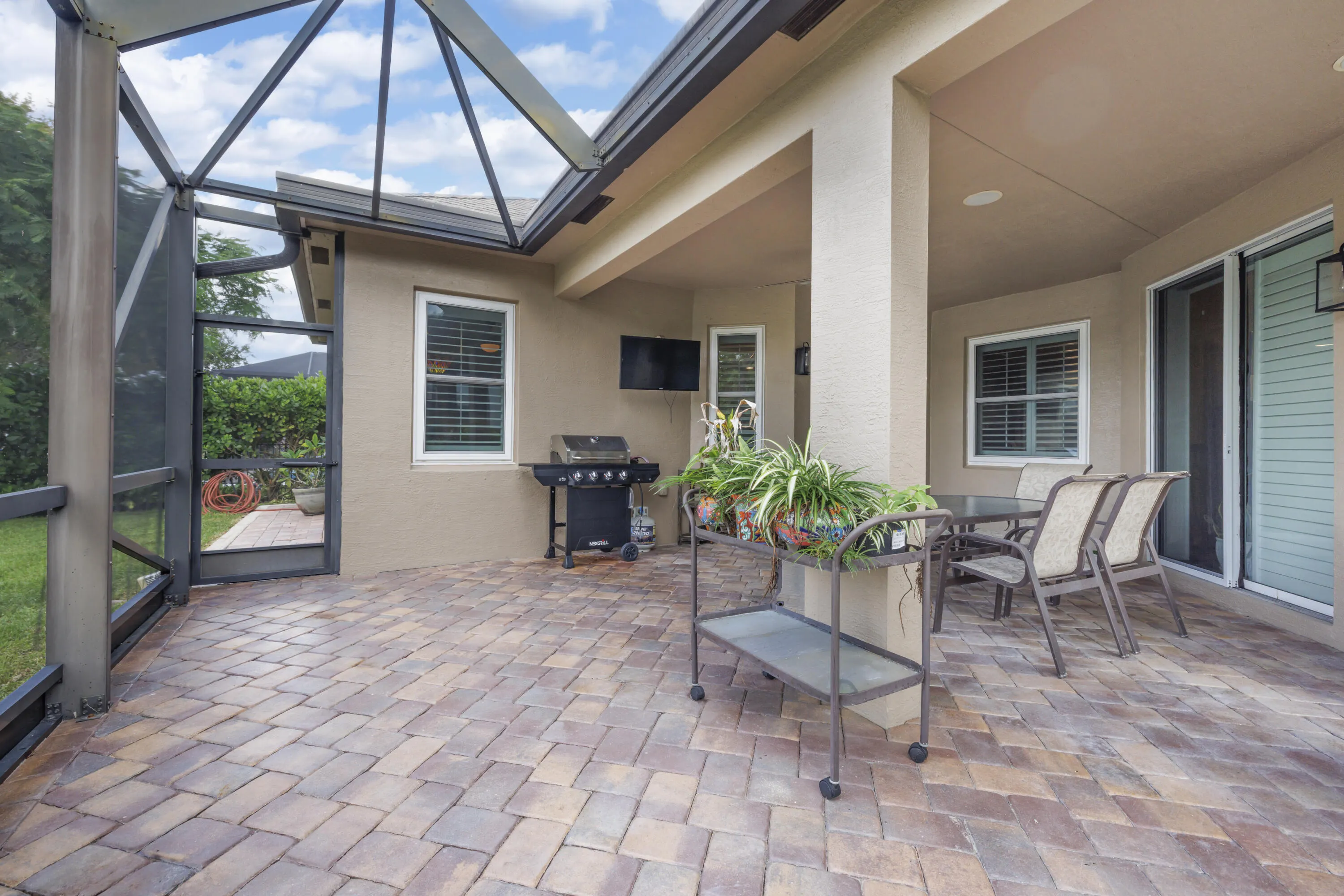 840 SW SUN Circle