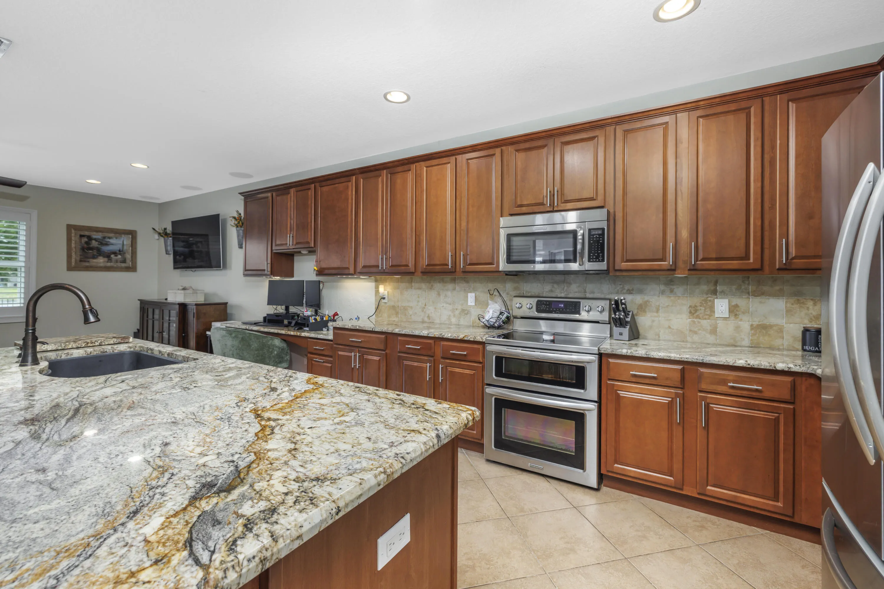 840 SW SUN Circle