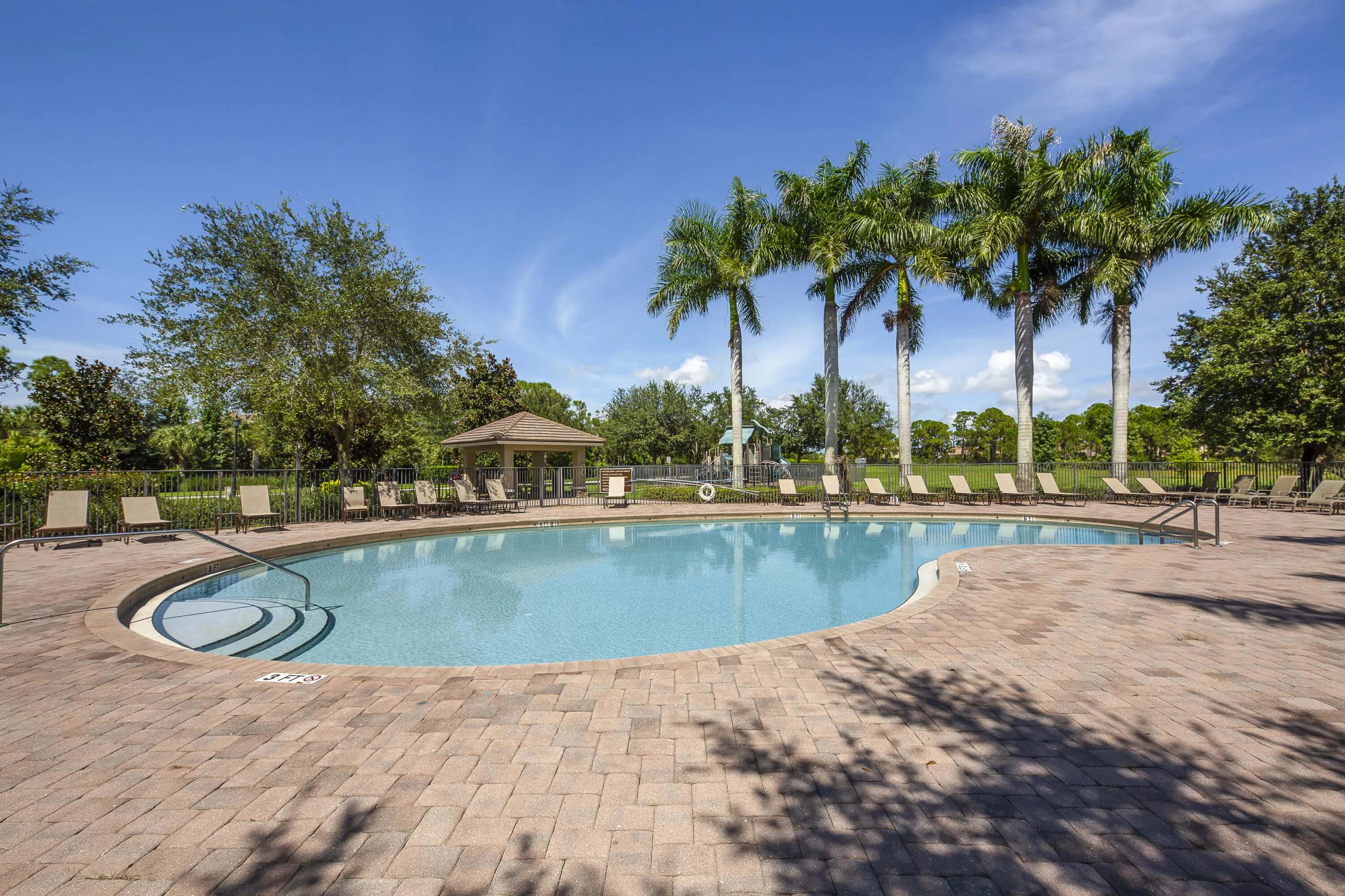 840 SW SUN Circle