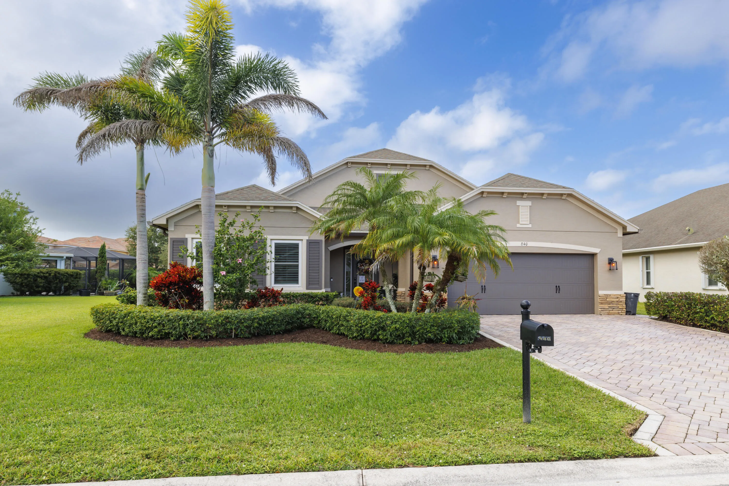 840 SW SUN Circle