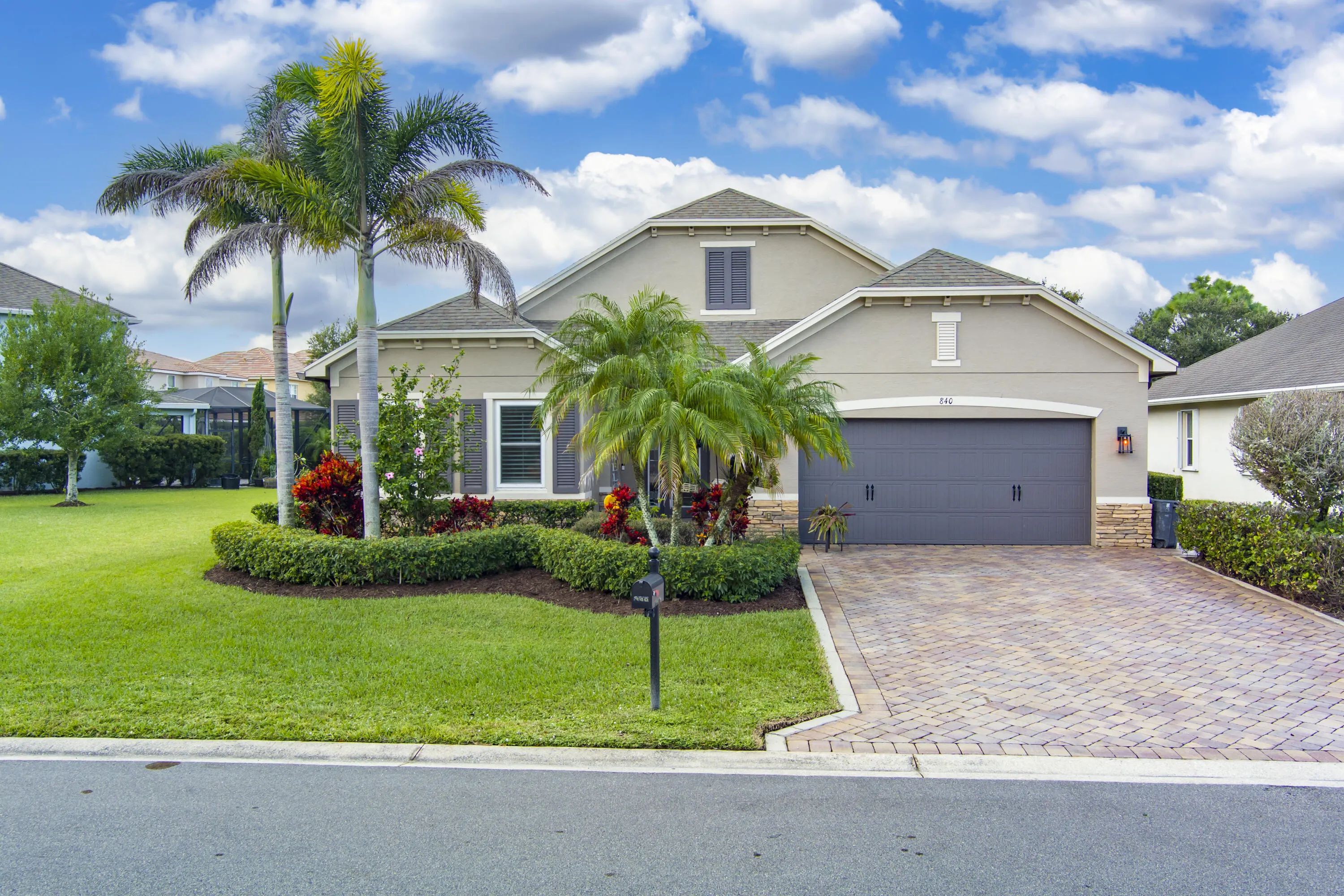 840 SW SUN Circle