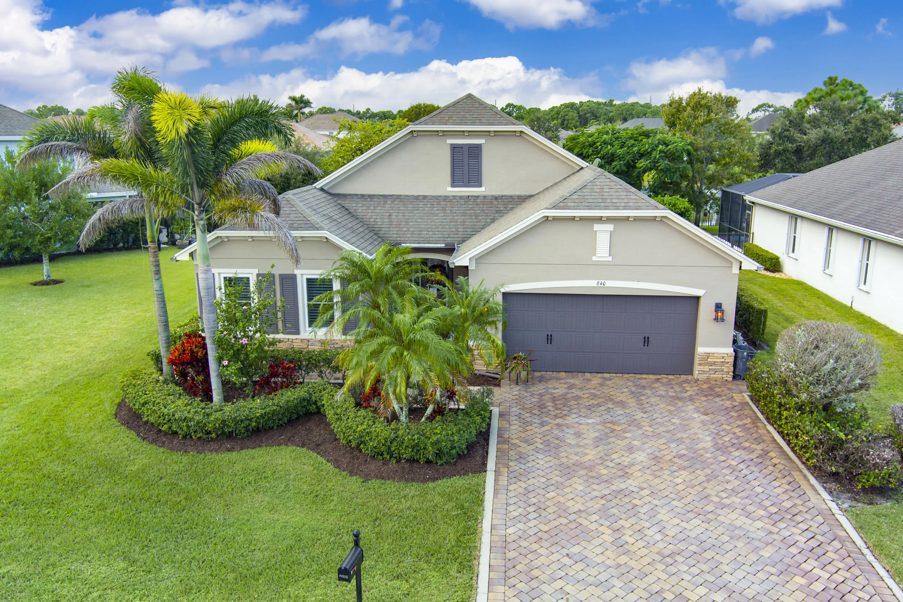 840 SW SUN Circle