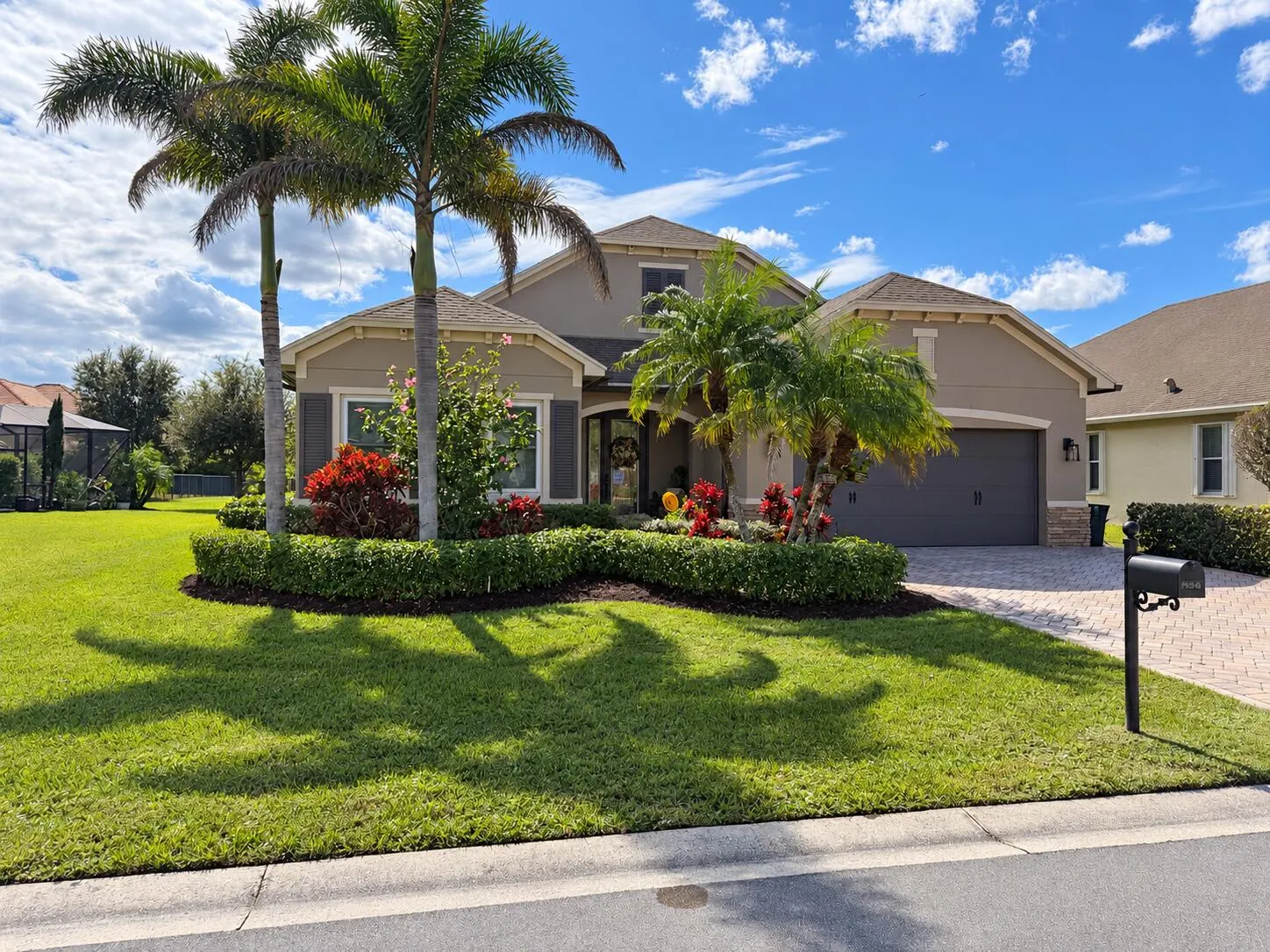 840 SW SUN Circle