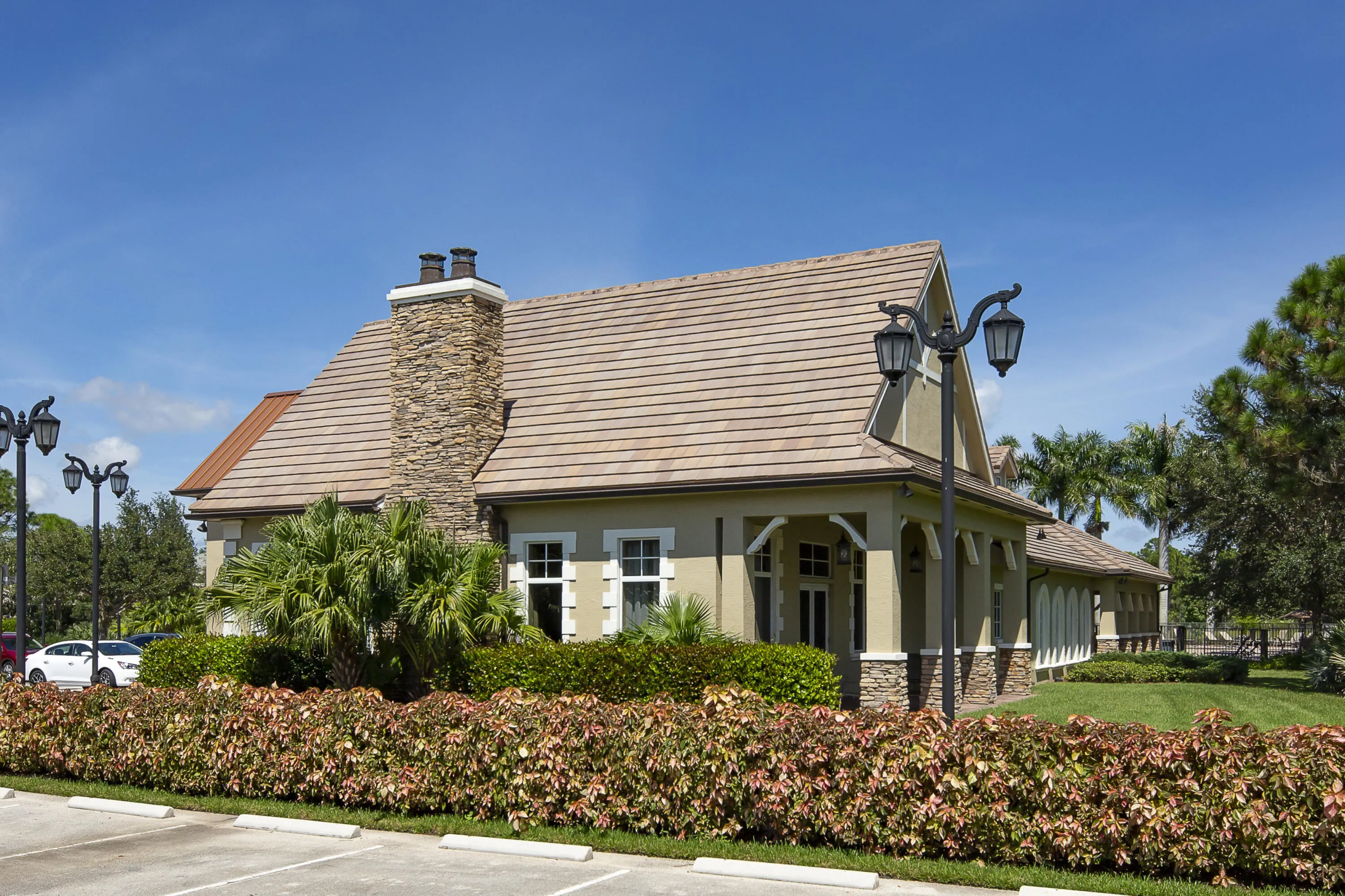 840 SW SUN Circle