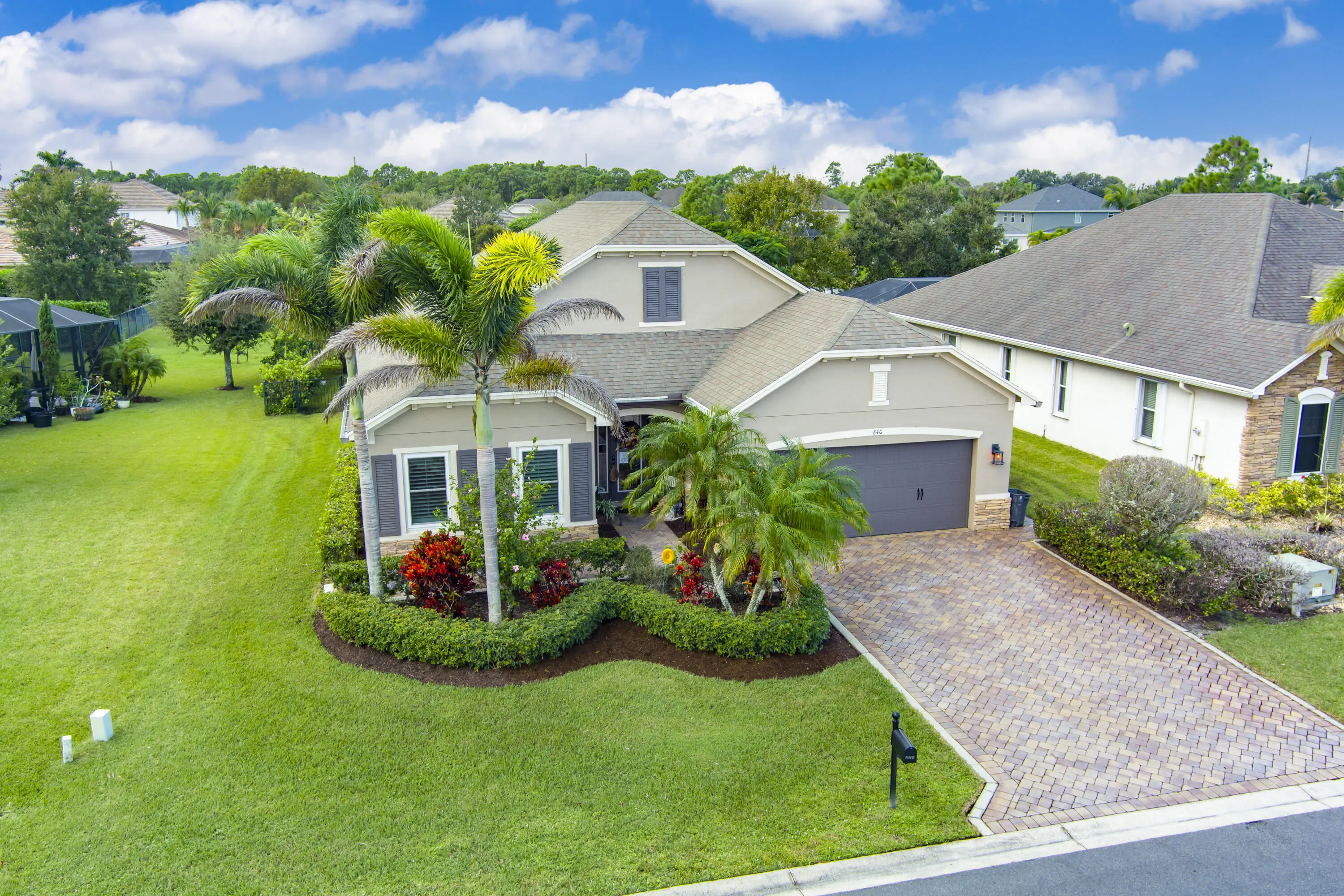 840 SW SUN Circle