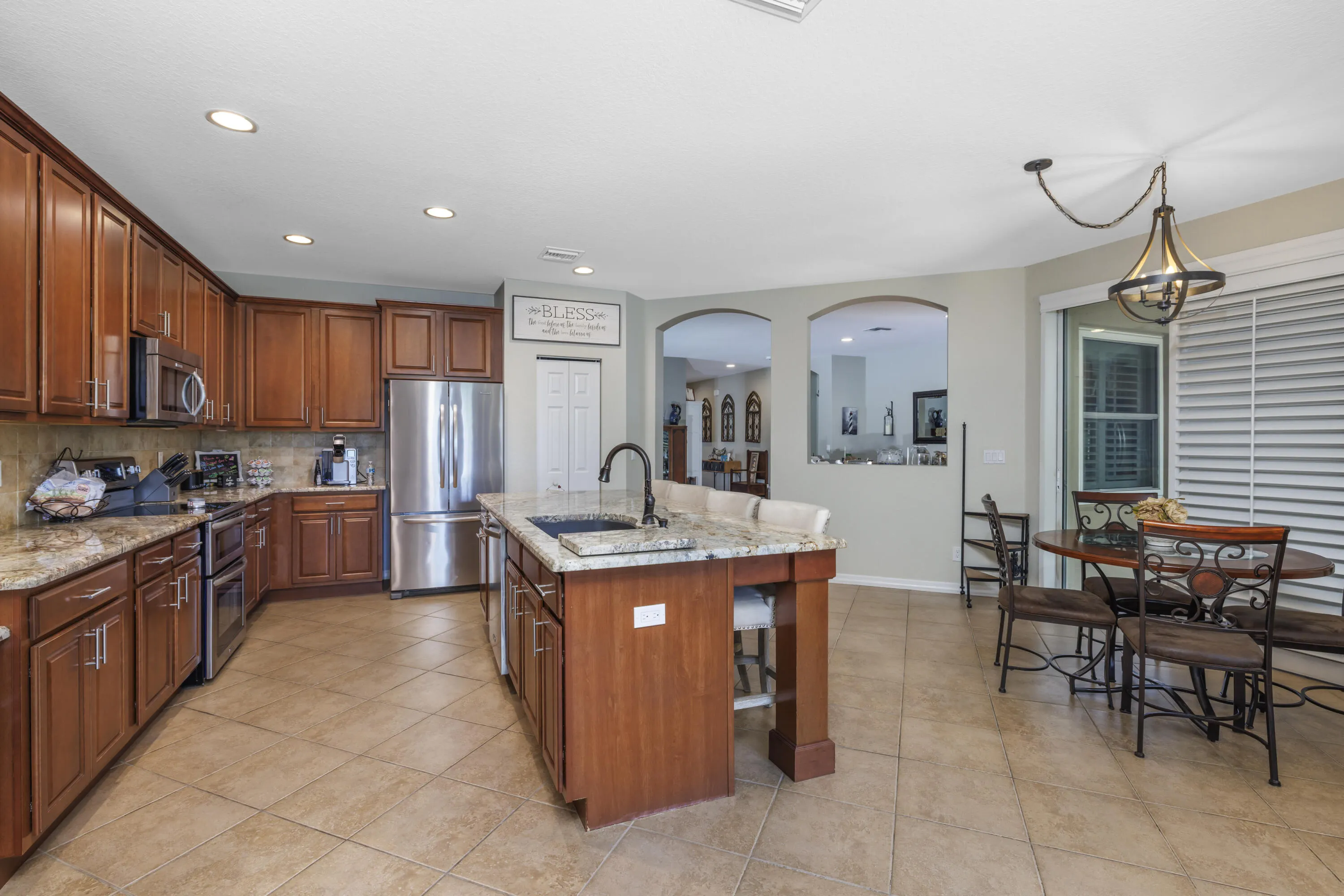 840 SW SUN Circle
