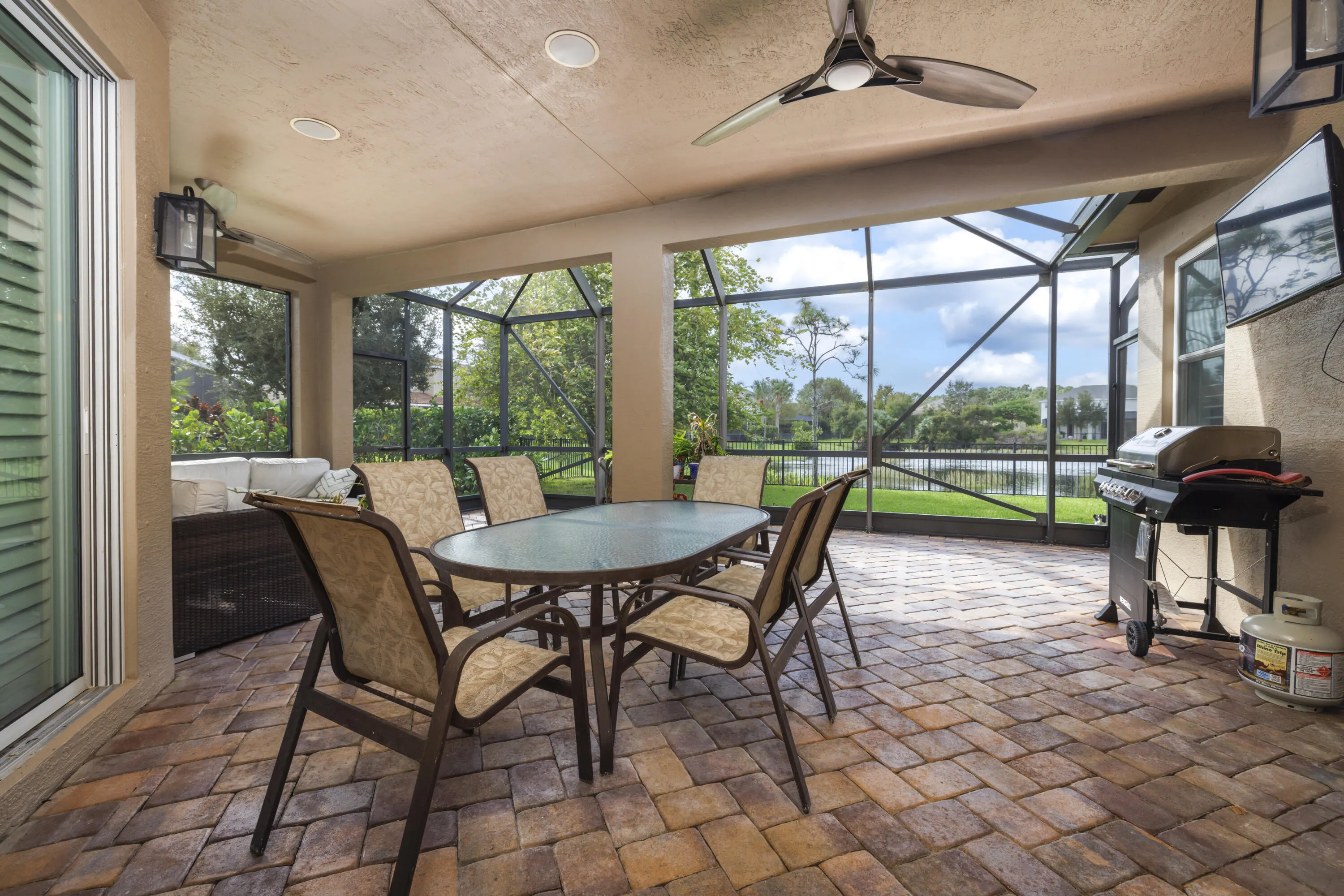 840 SW SUN Circle