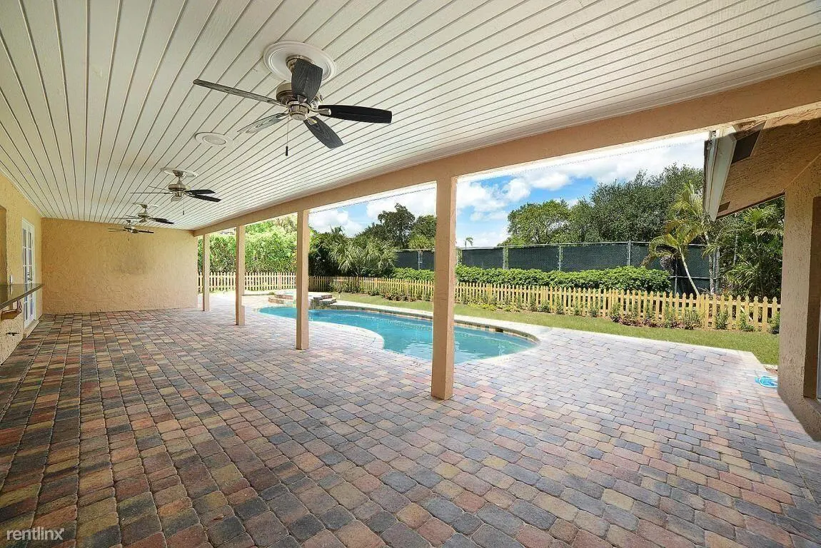 6943 GIRALDA Circle