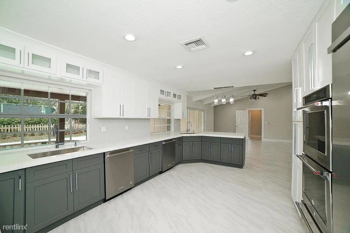 6943 GIRALDA Circle