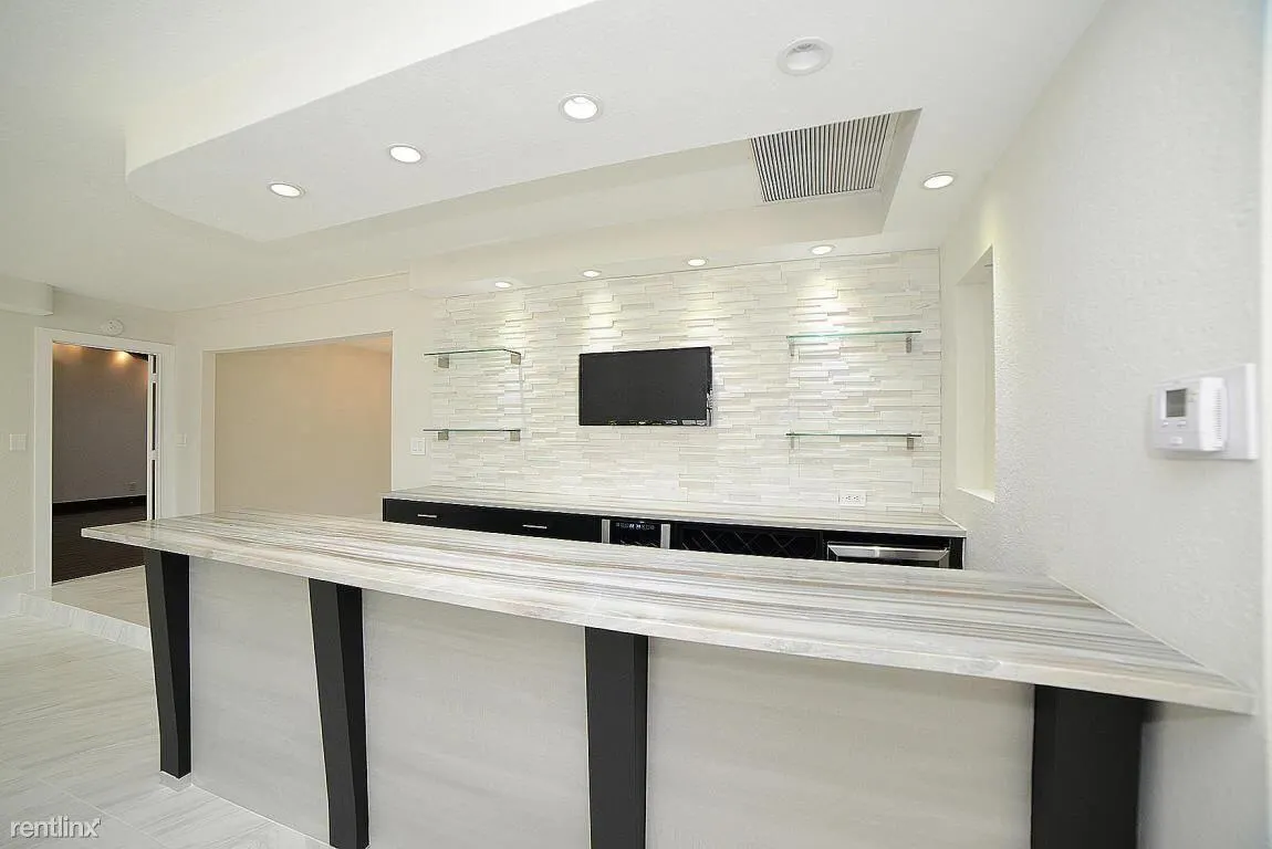 6943 GIRALDA Circle