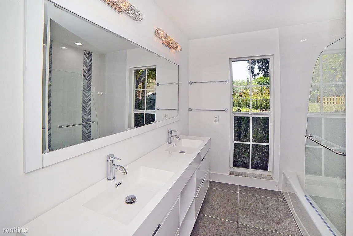 6943 GIRALDA Circle
