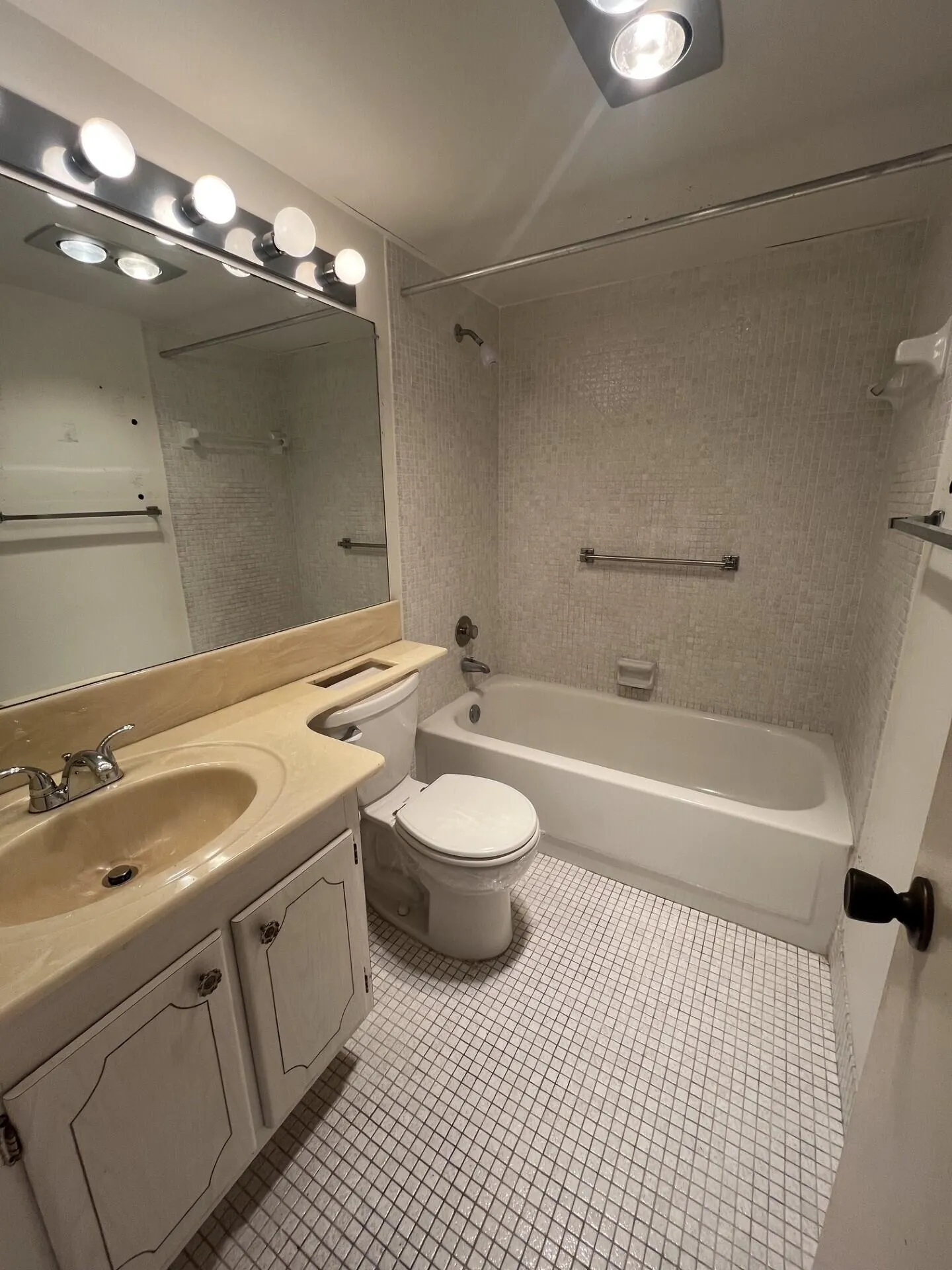 4006 FARNHAM N #4006