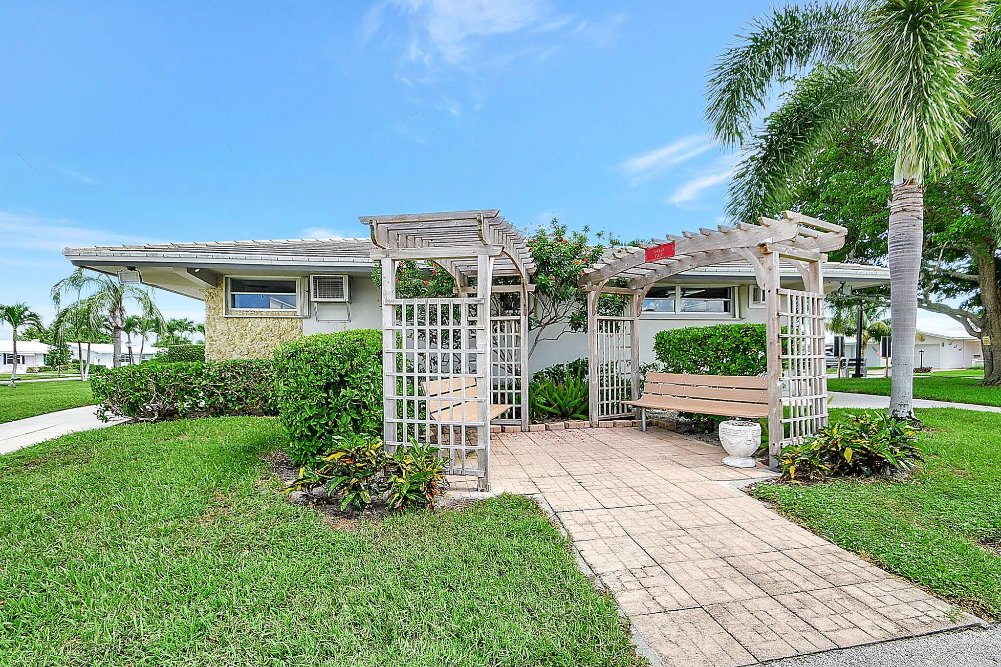 1001 SIESTA Avenue
