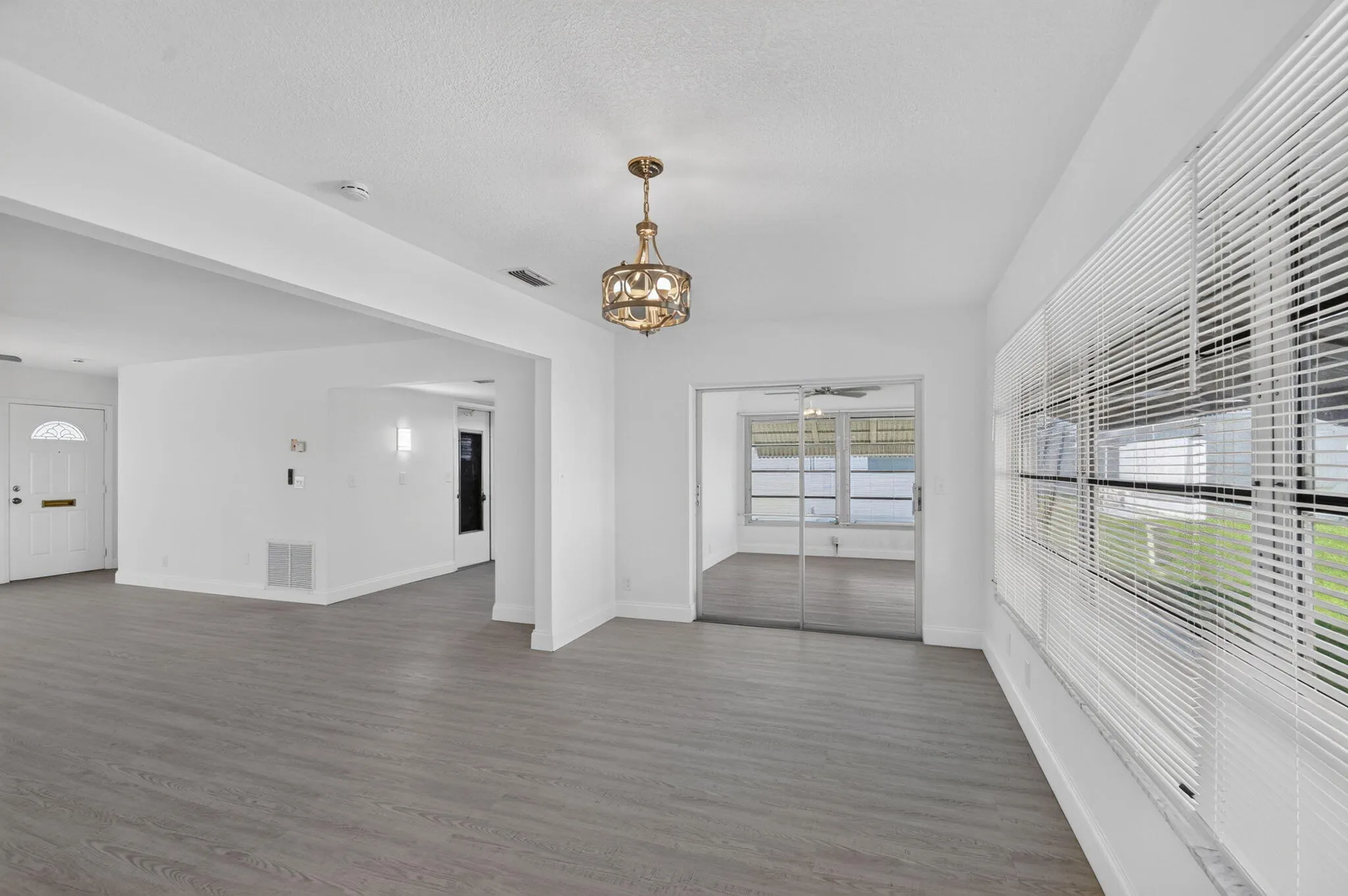 1001 SIESTA Avenue