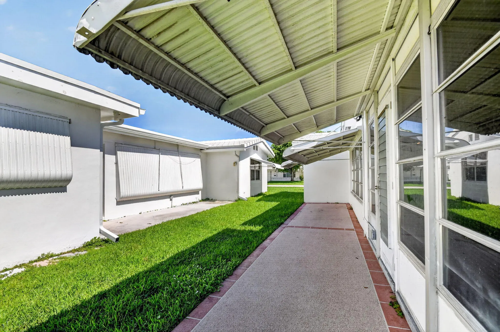 1001 SIESTA Avenue