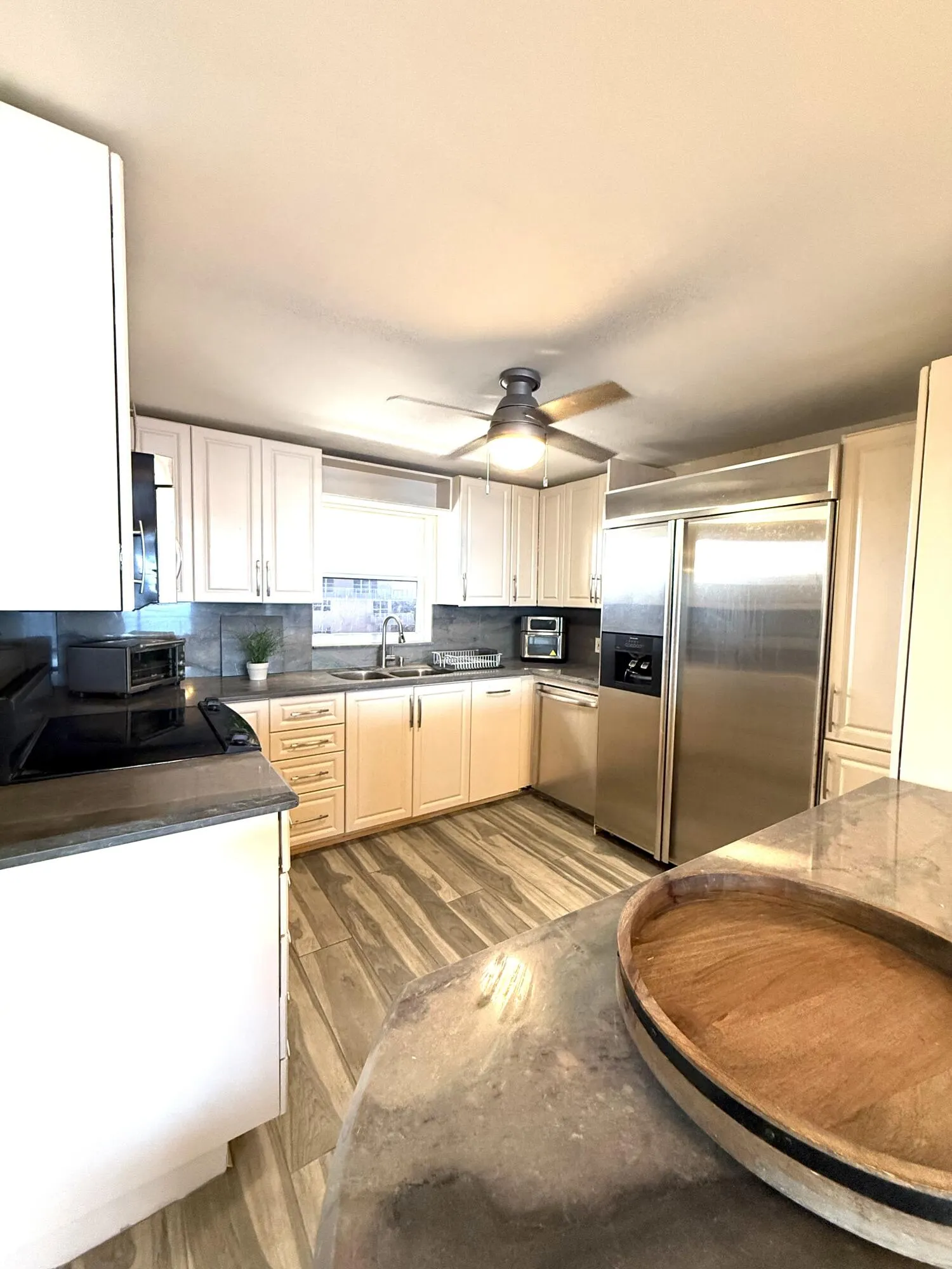 1051 HILLSBORO MILE #905E