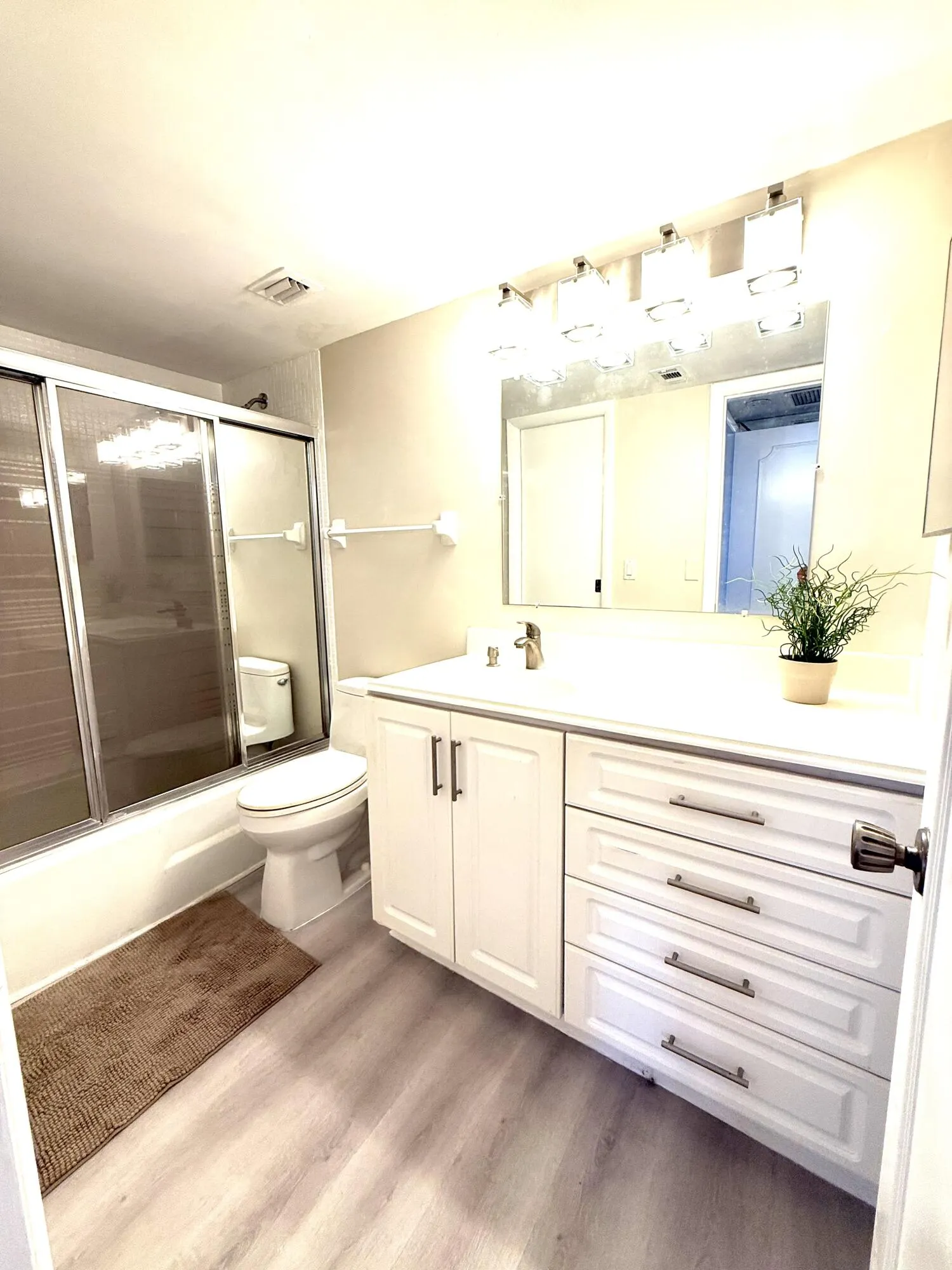 1051 HILLSBORO MILE #905E