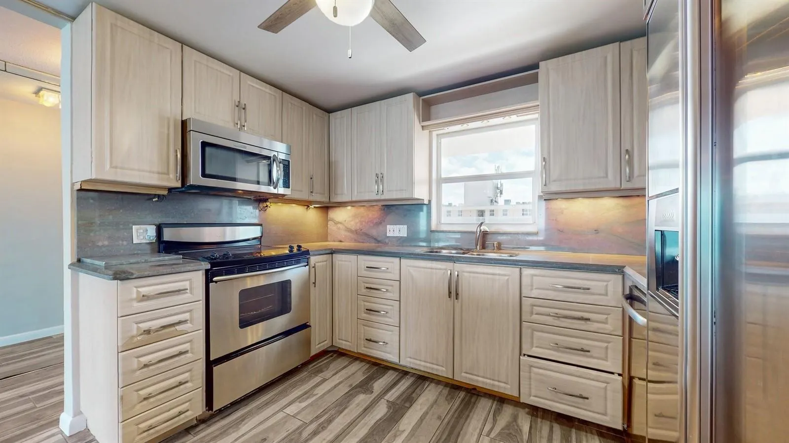 1051 HILLSBORO MILE #905E