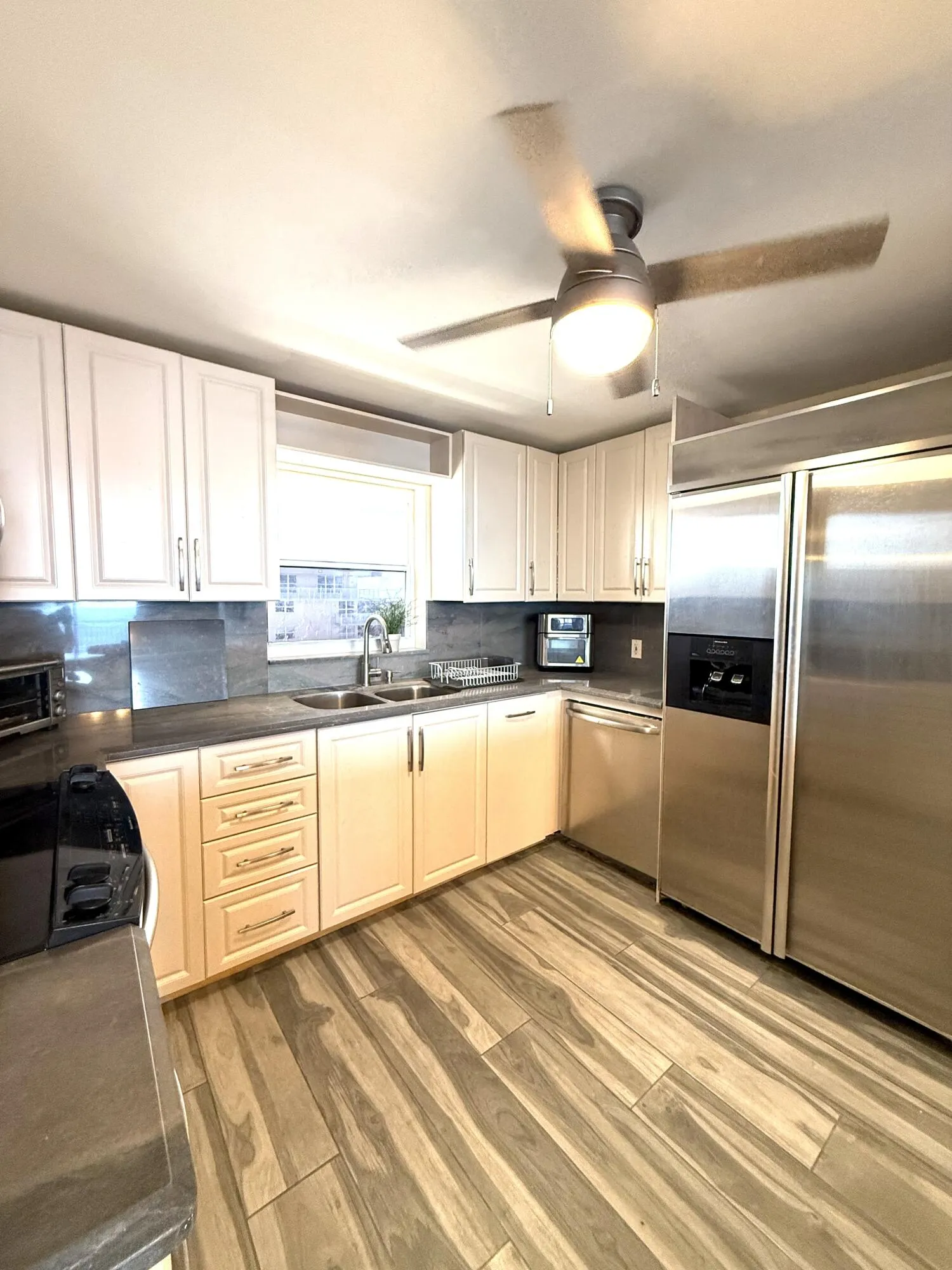1051 HILLSBORO MILE #905E