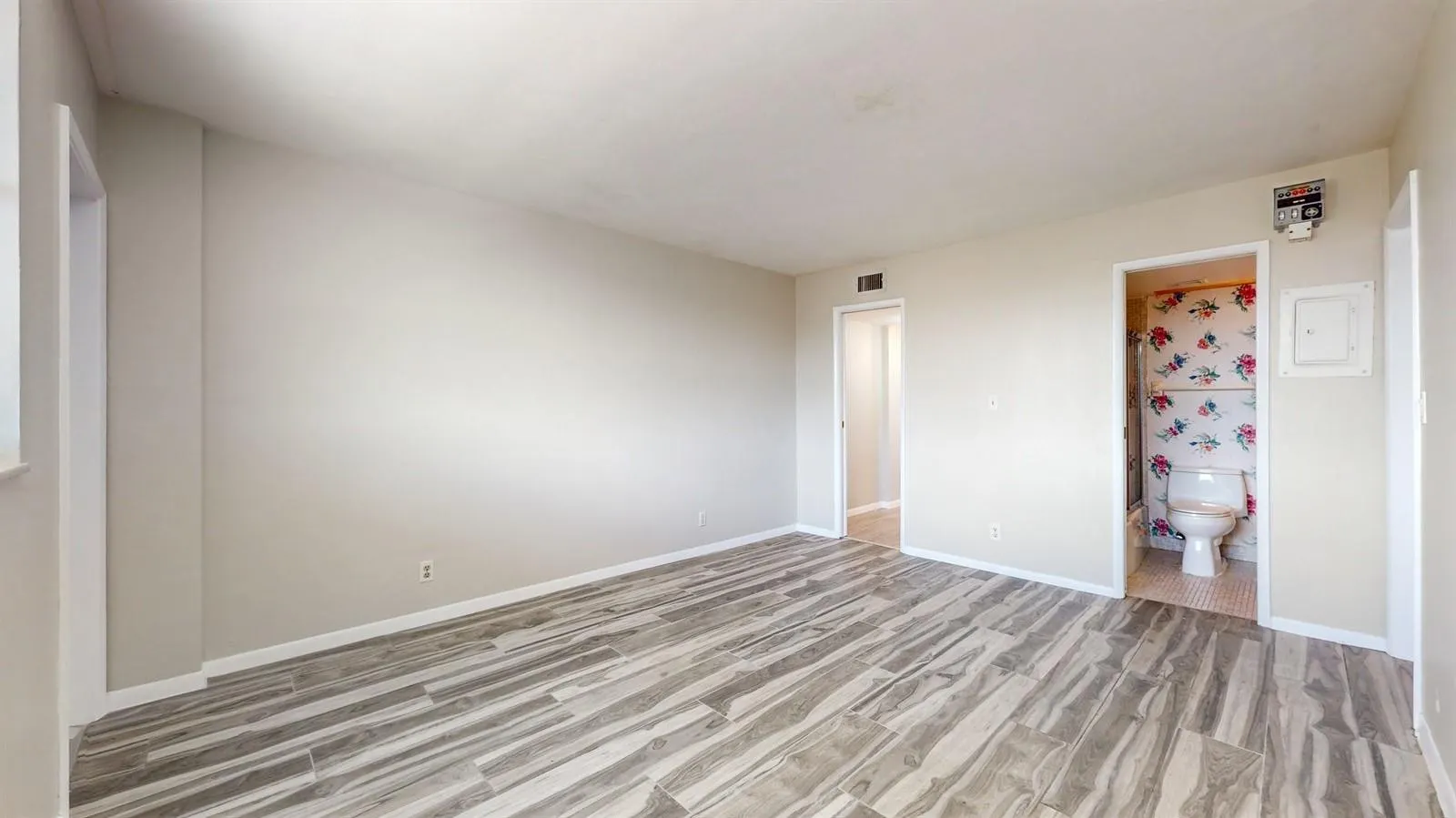 1051 HILLSBORO MILE #905E