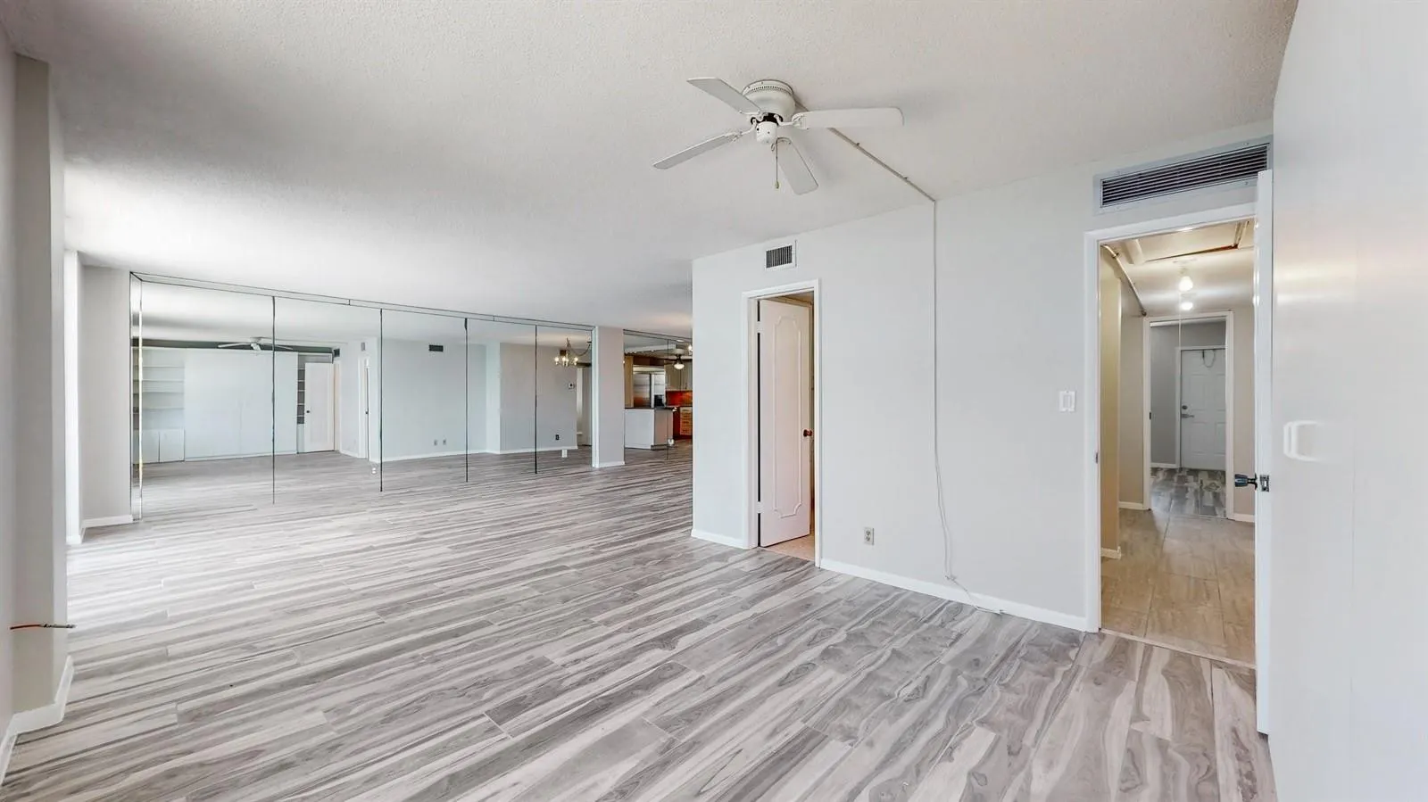 1051 HILLSBORO MILE #905E
