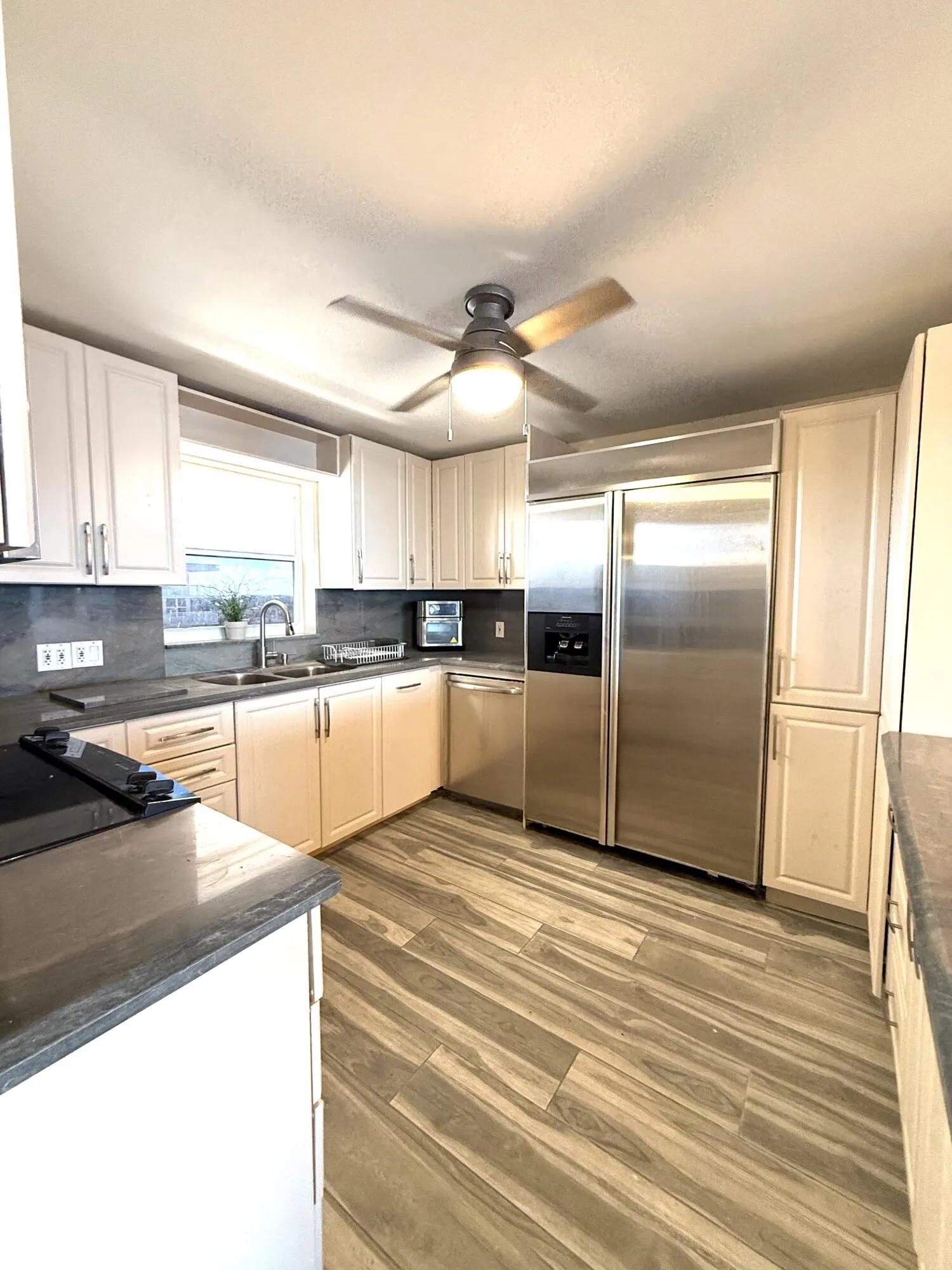 1051 HILLSBORO MILE #905E