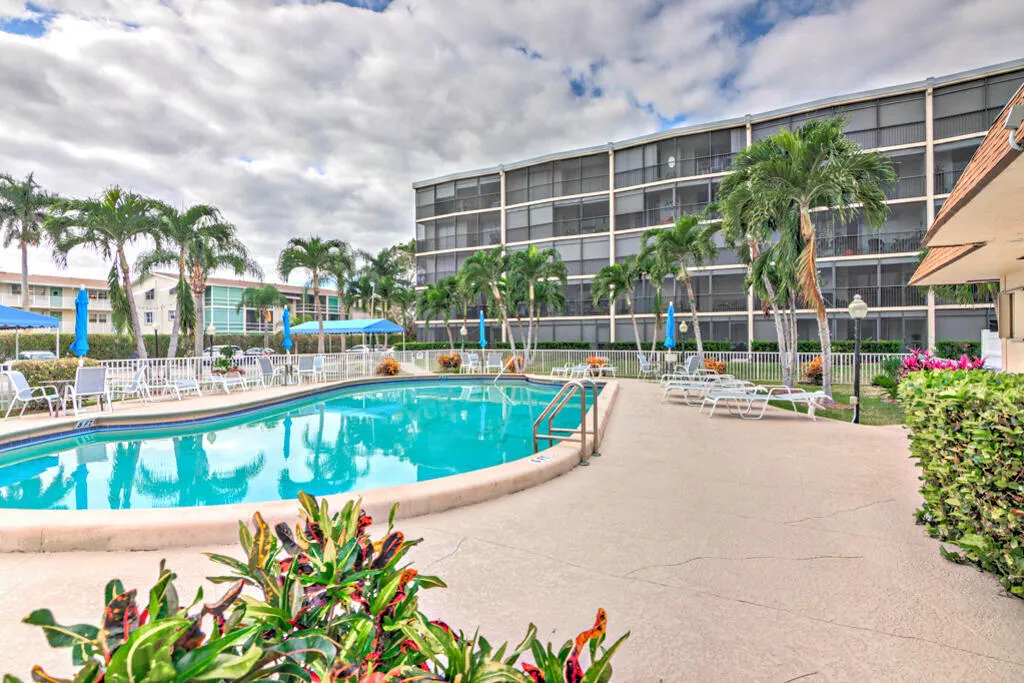 760 E Ocean Avenue #303