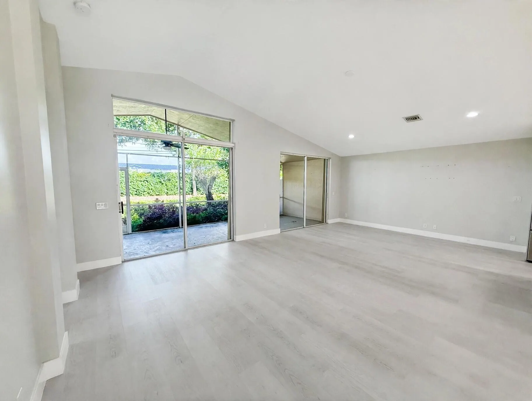 11704 DOVE HOLLOW Avenue