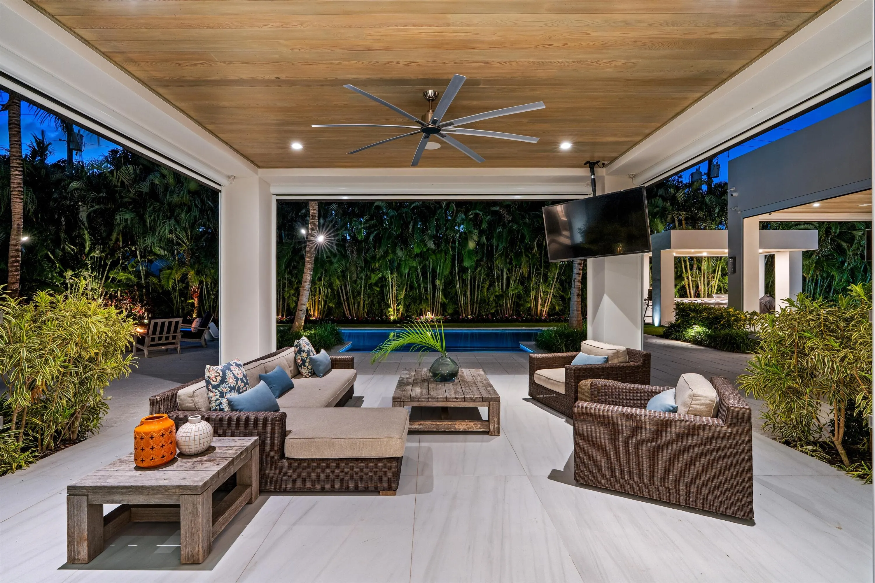 1241 Cocoanut Road