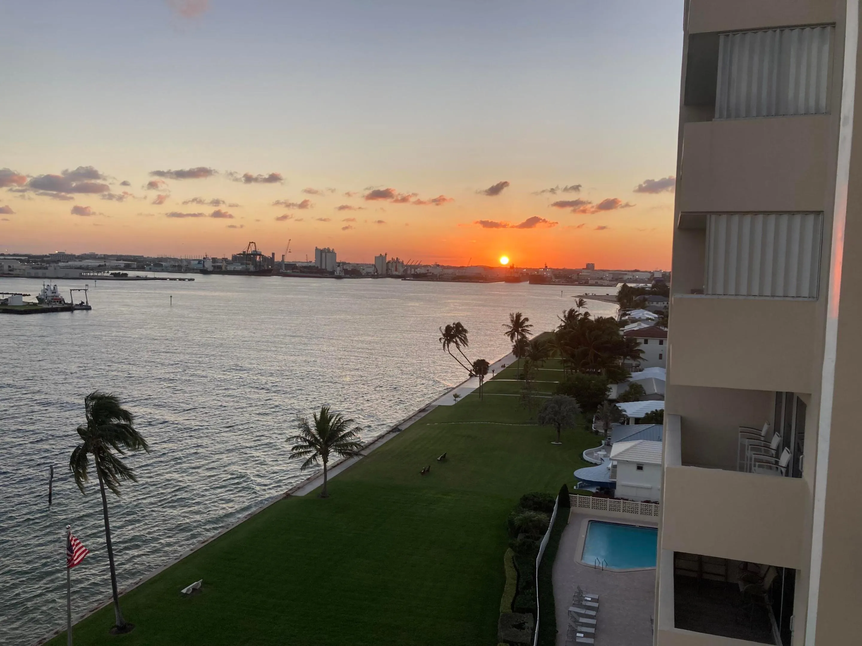 2100 S OCEAN Drive #9M
