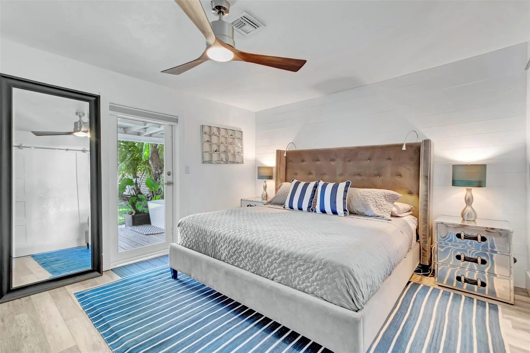 2517 E LAS OLAS Boulevard