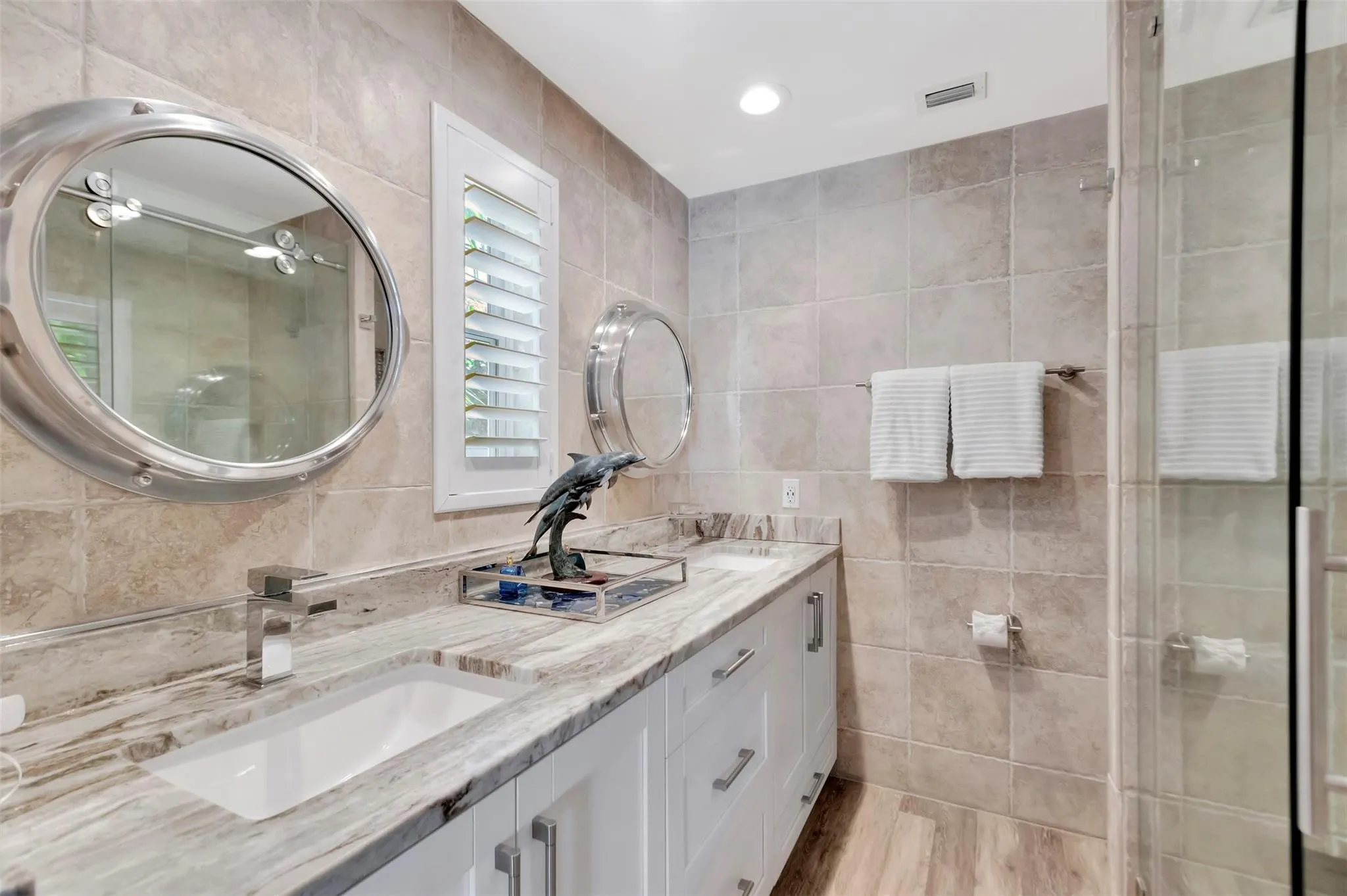 2517 E LAS OLAS Boulevard