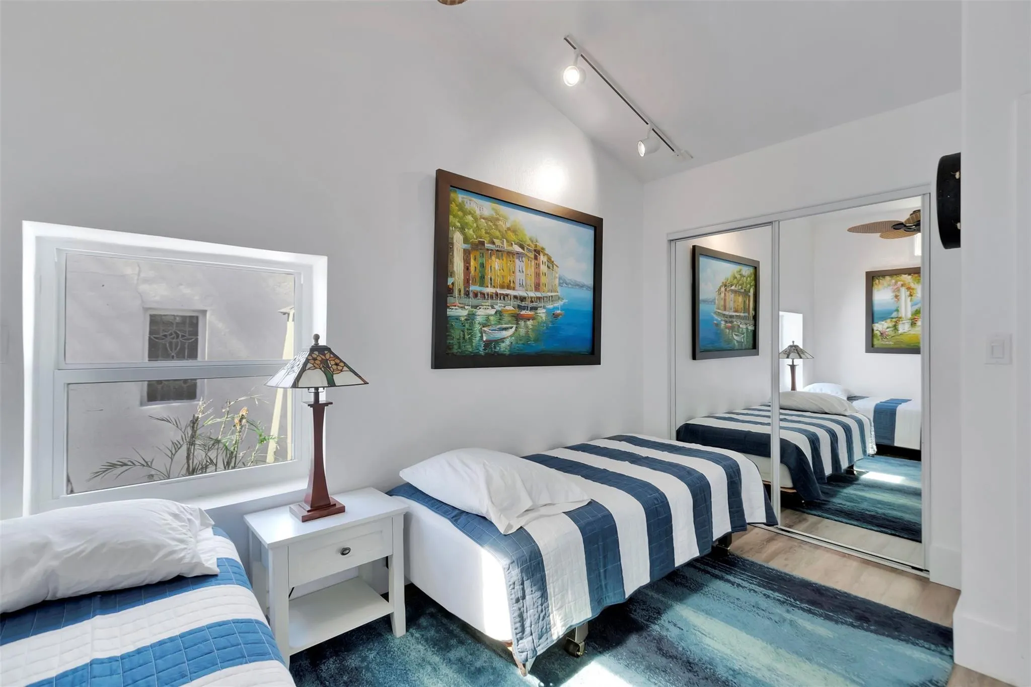 2517 E LAS OLAS Boulevard