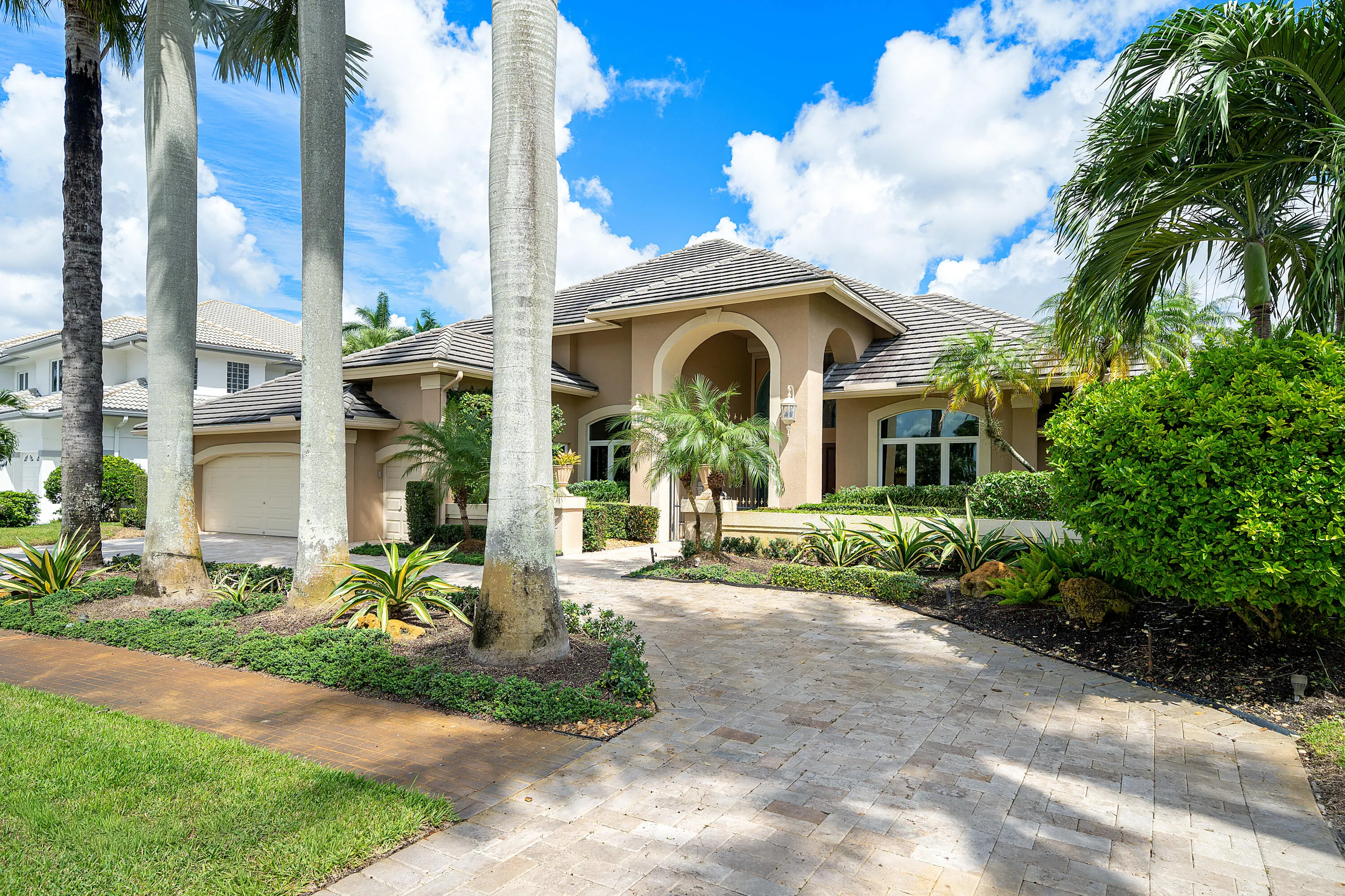 7235 QUEENFERRY Circle