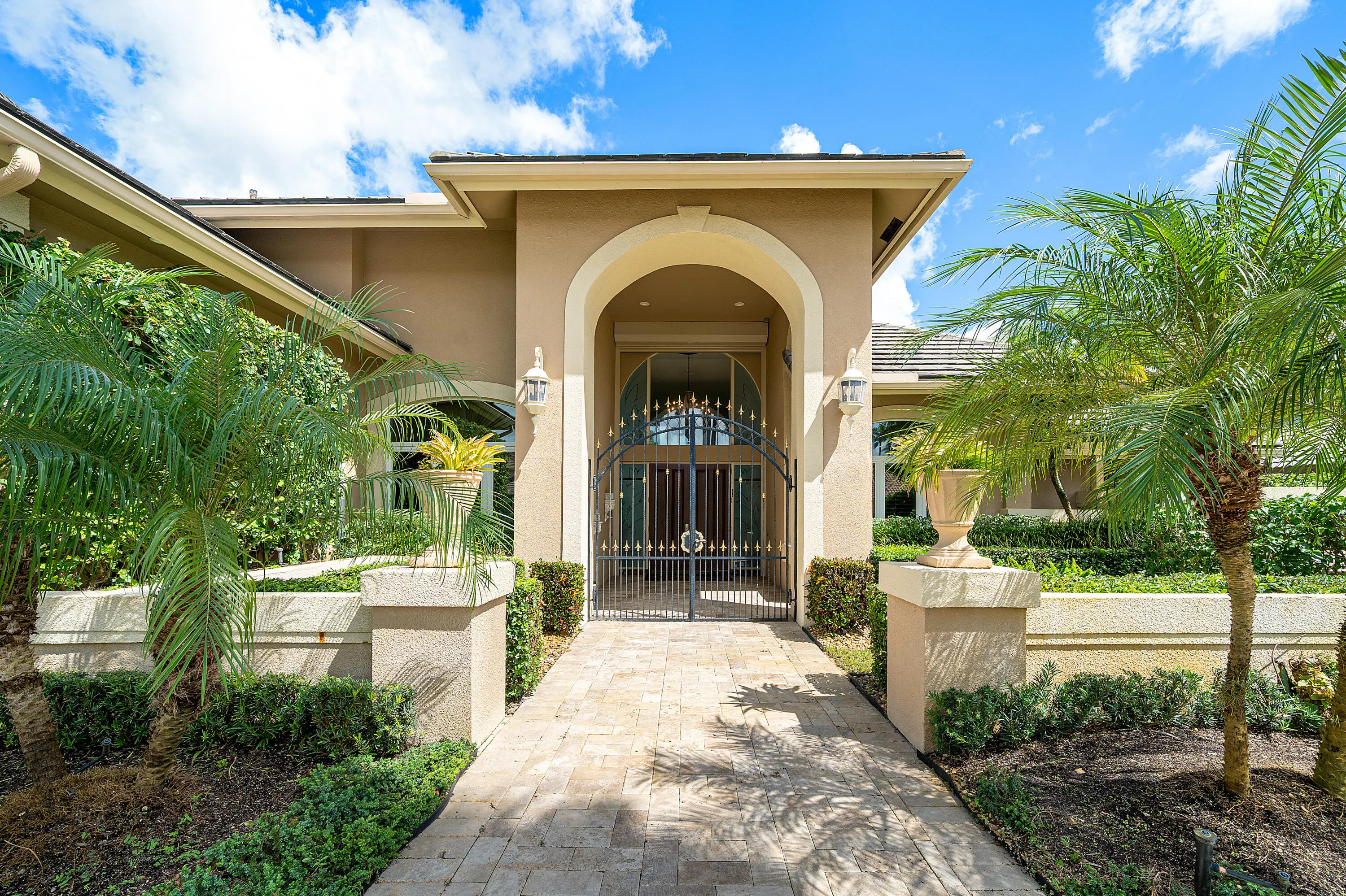 7235 QUEENFERRY Circle