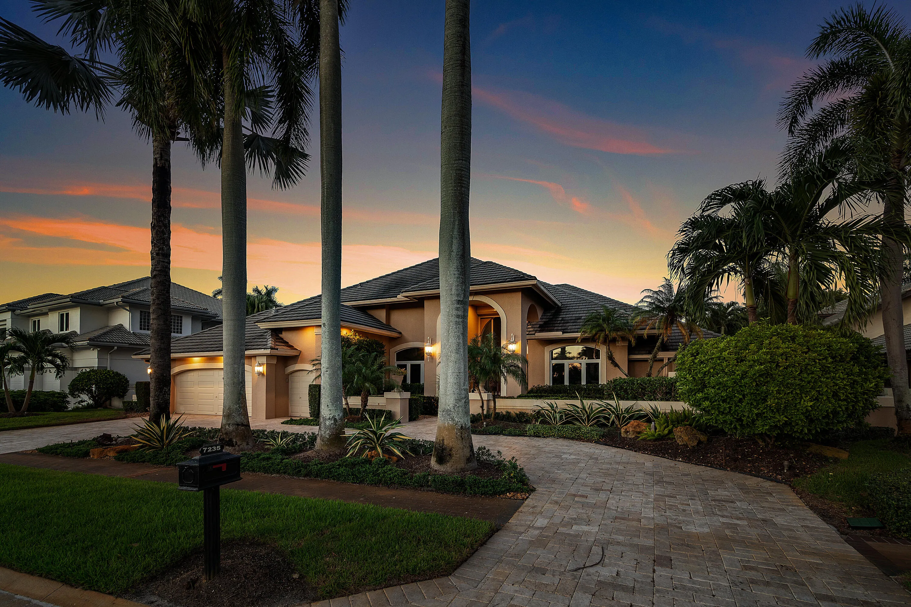 7235 QUEENFERRY Circle