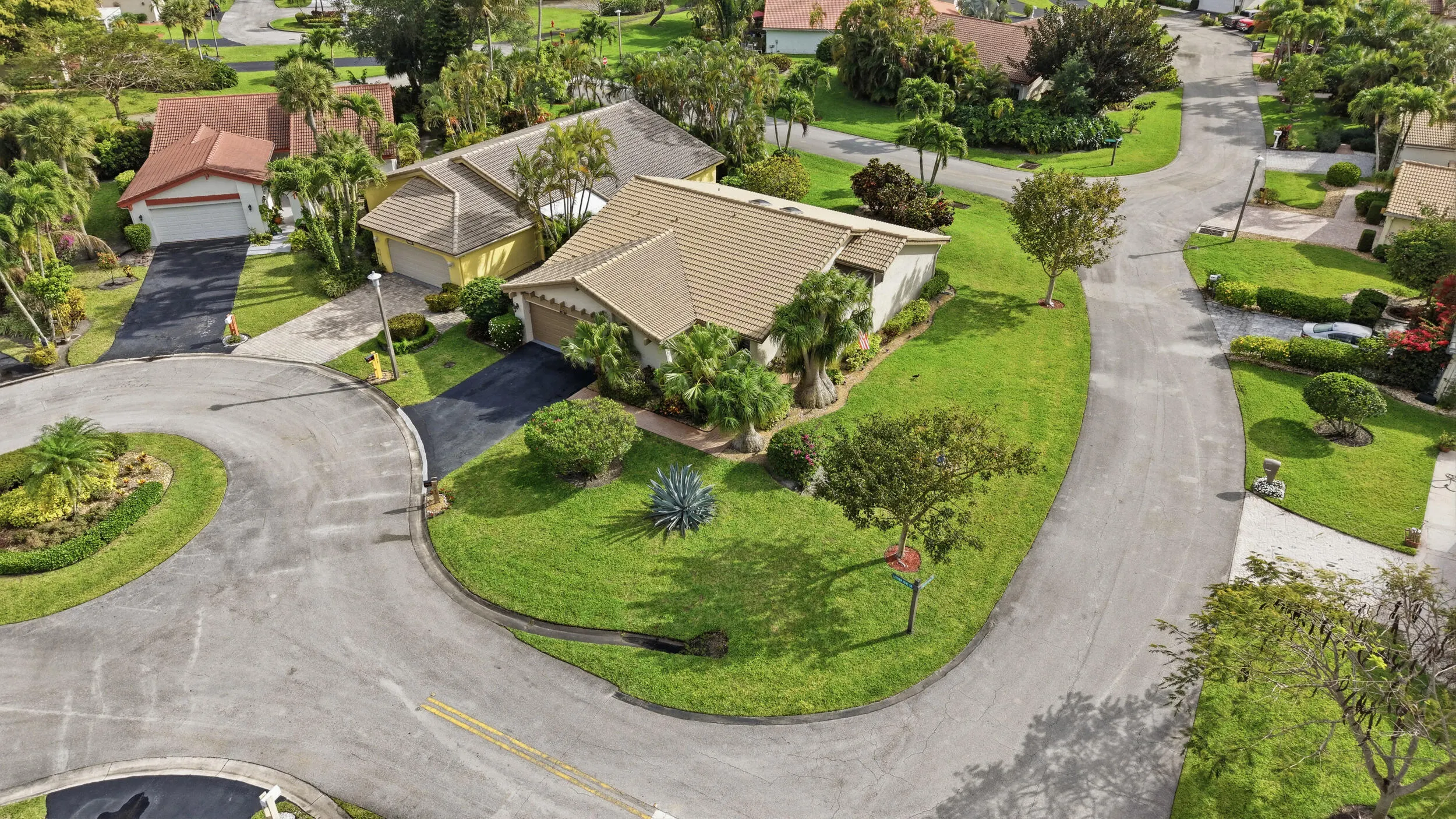 5743 Lakeview Mews Circle