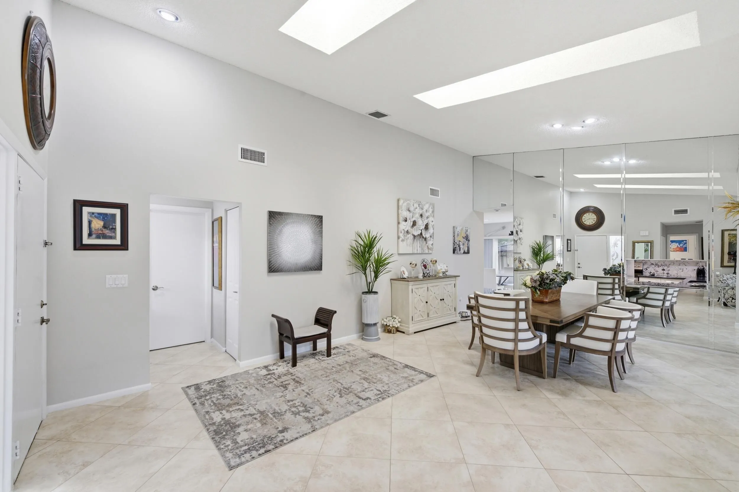 5743 Lakeview Mews Circle