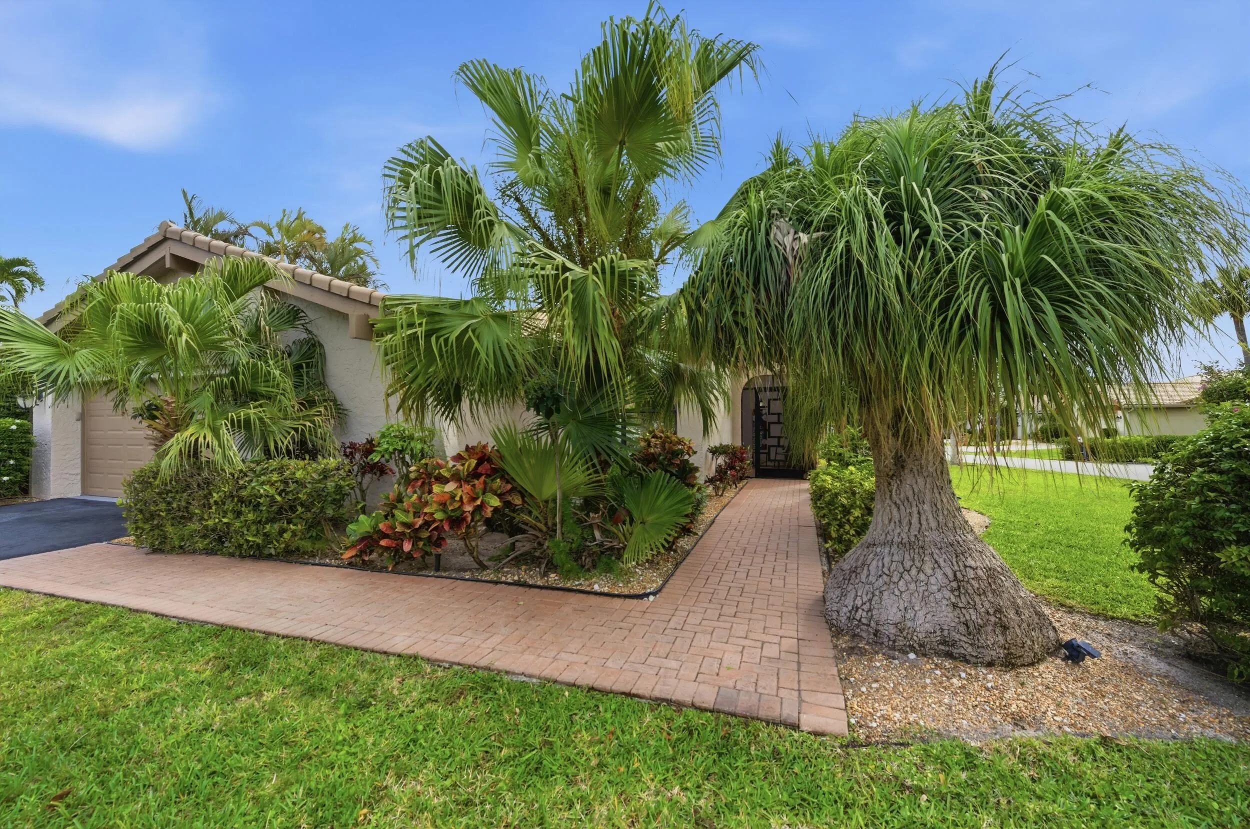 5743 Lakeview Mews Circle