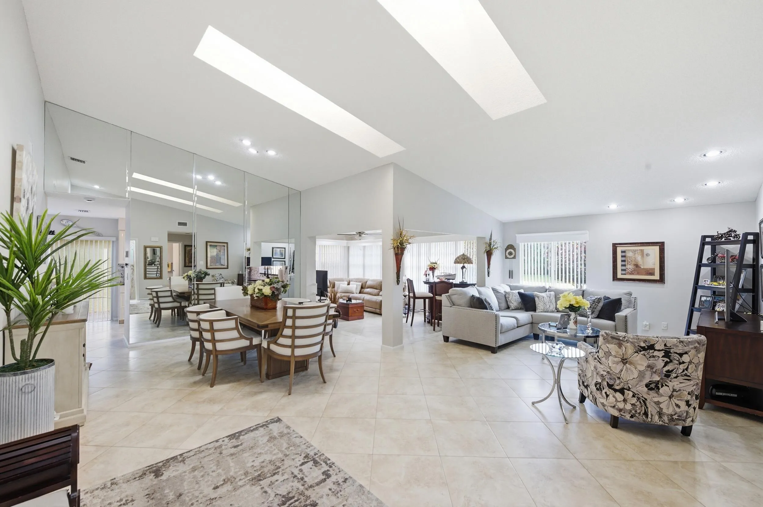 5743 Lakeview Mews Circle