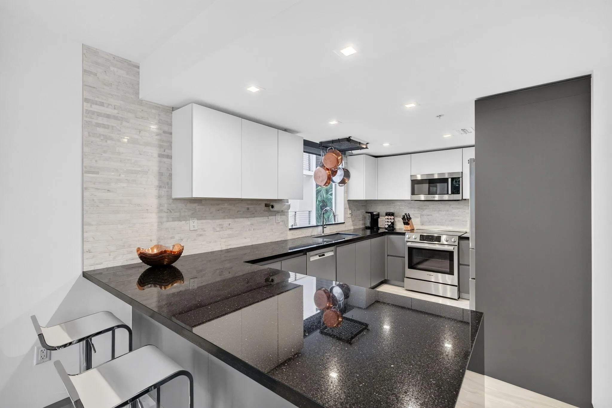 714 NE 14TH Avenue #103