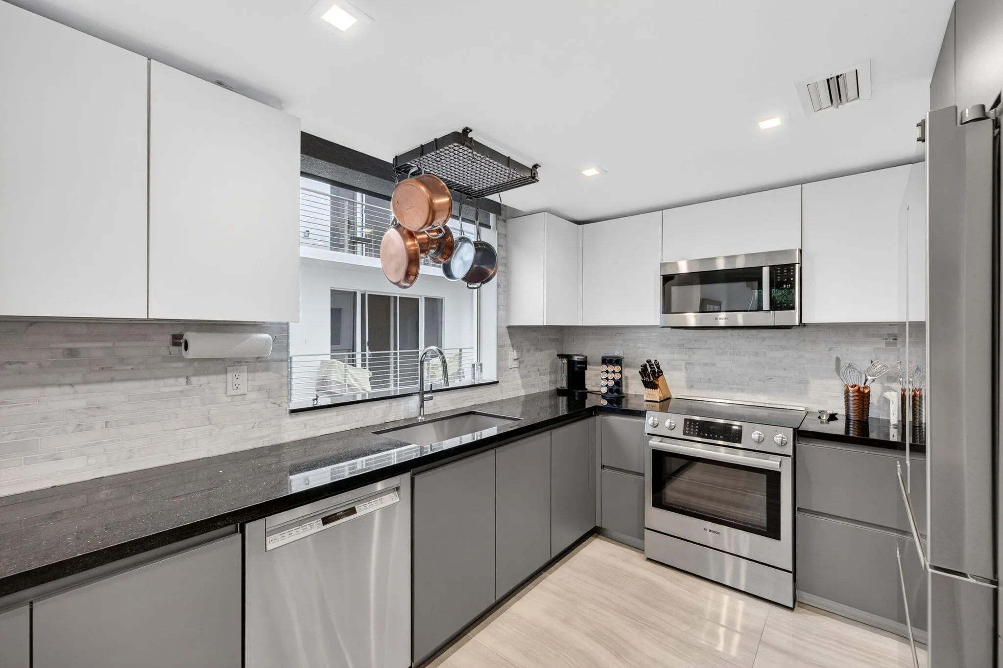714 NE 14TH Avenue #103
