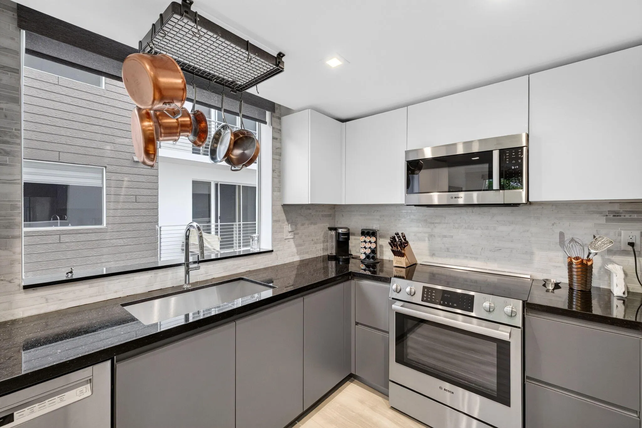 714 NE 14TH Avenue #103