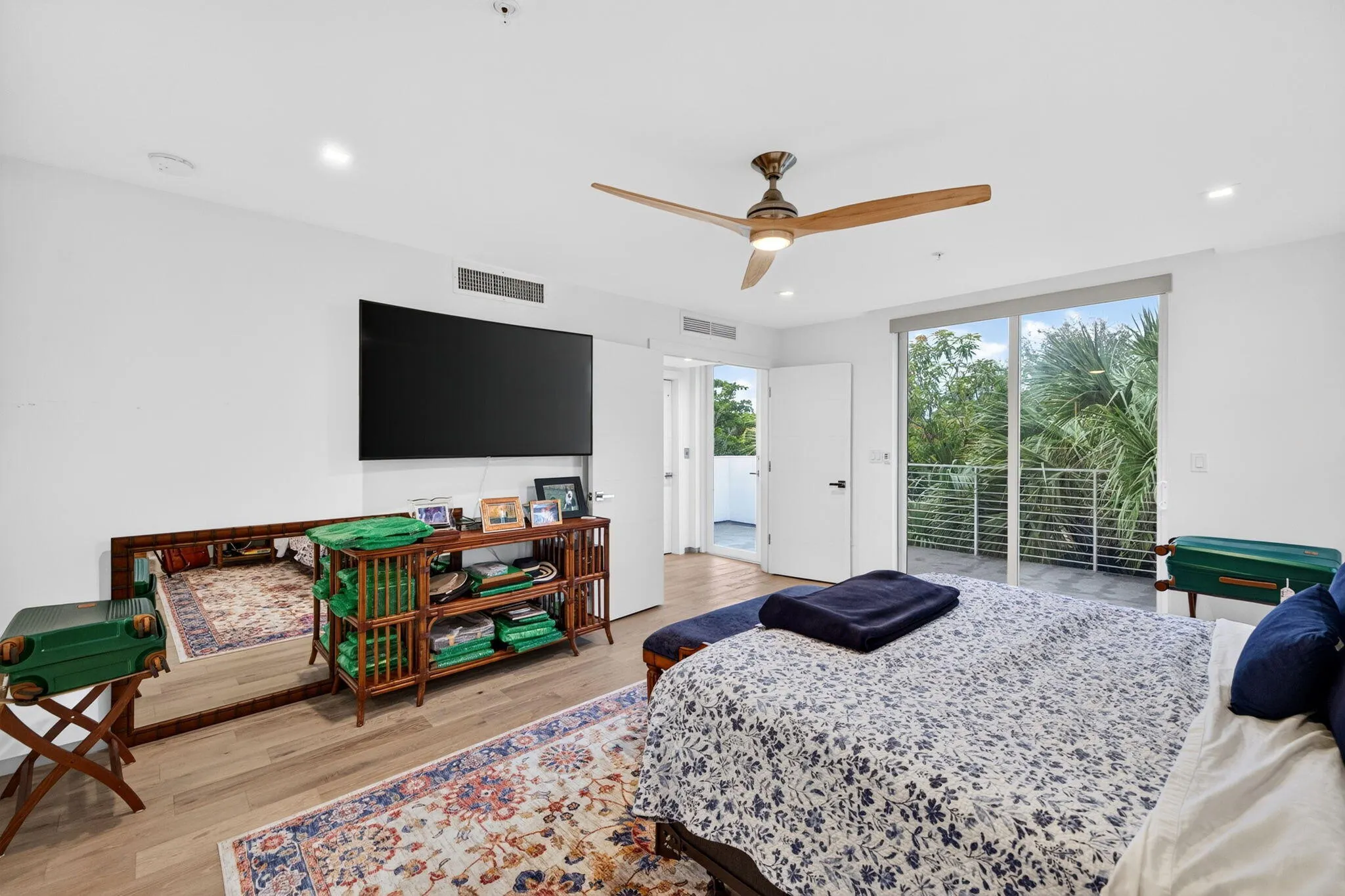 714 NE 14TH Avenue #103