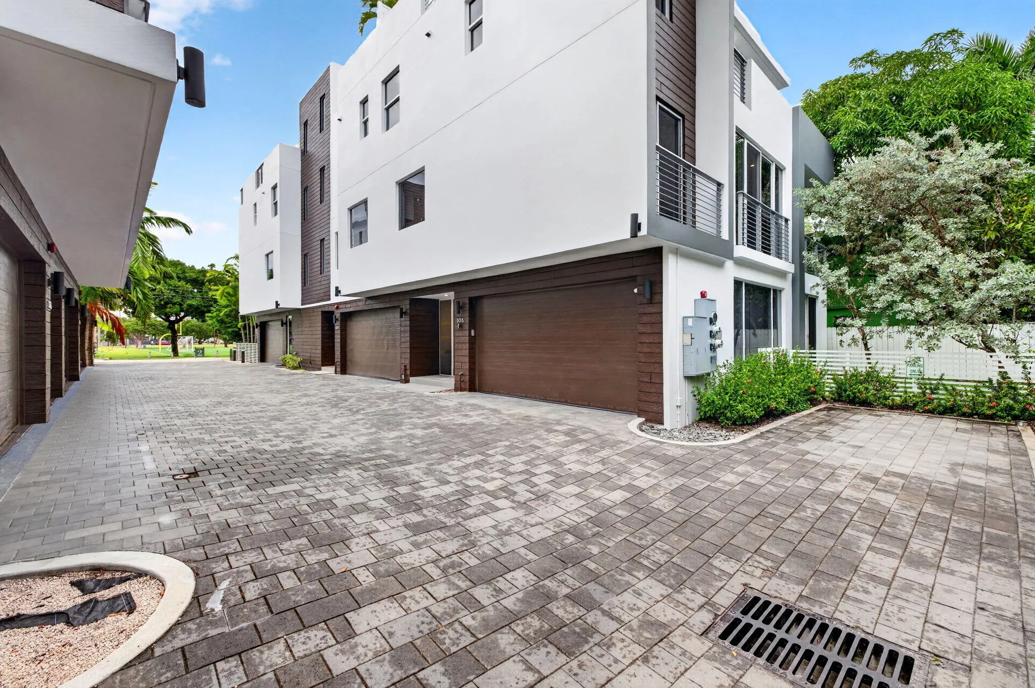 714 NE 14TH Avenue #103
