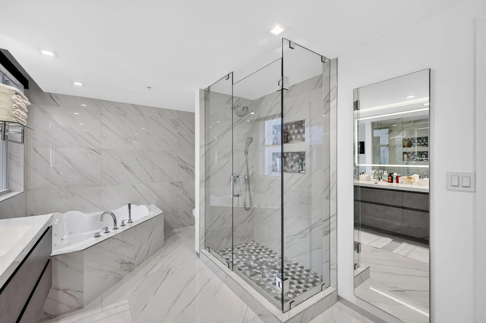 714 NE 14TH Avenue #103
