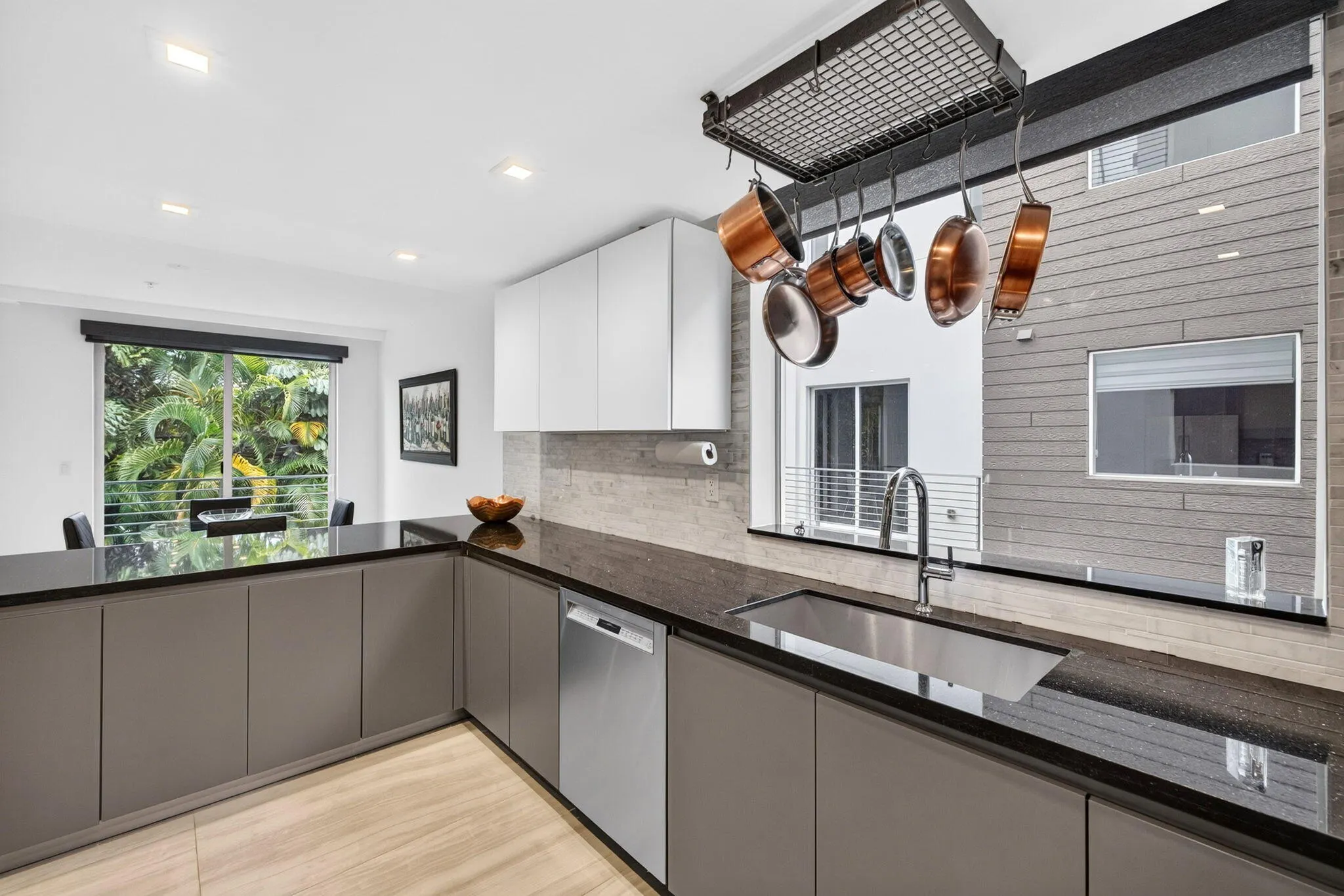 714 NE 14TH Avenue #103