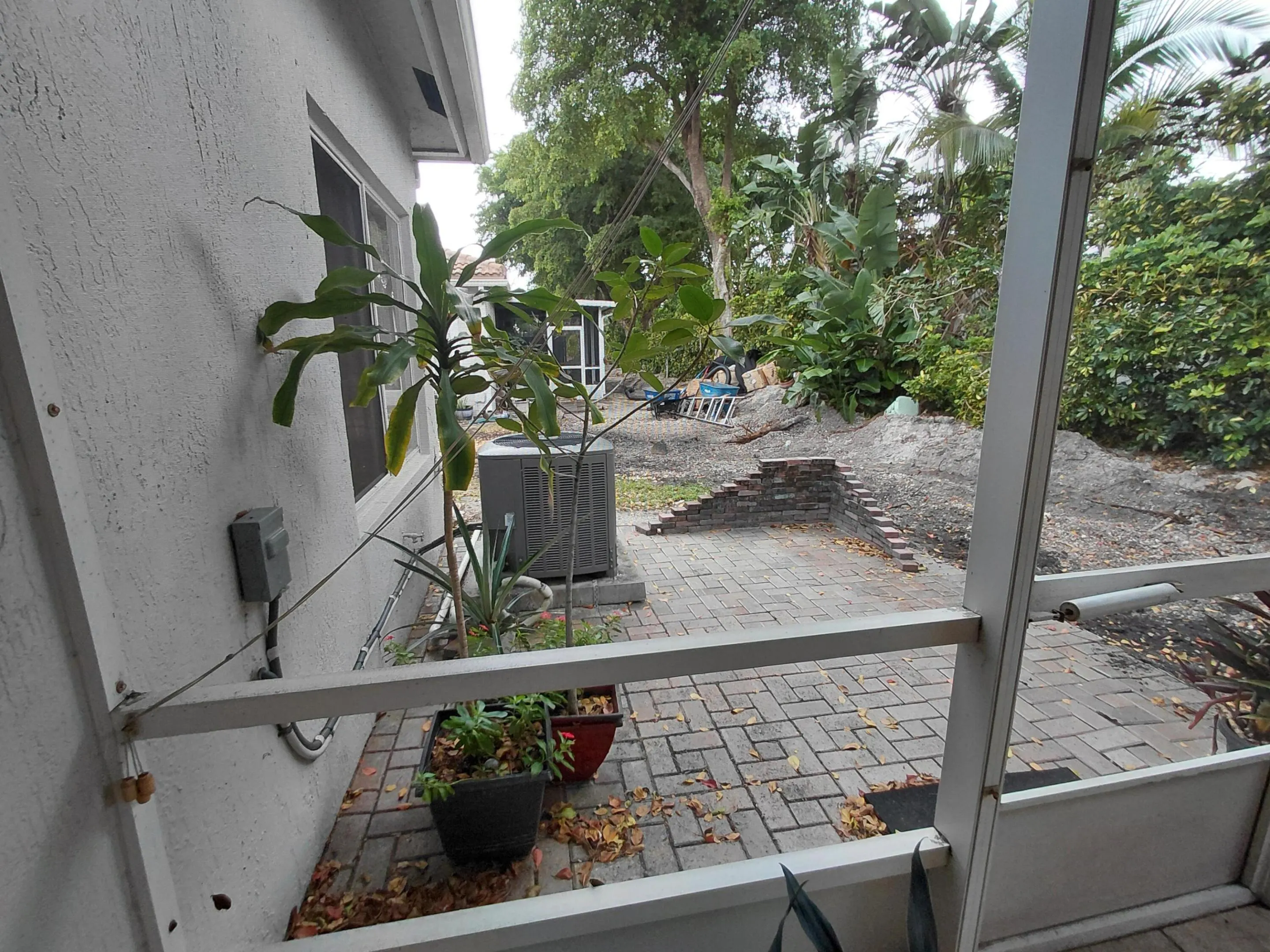 4639 SW 12TH Place
