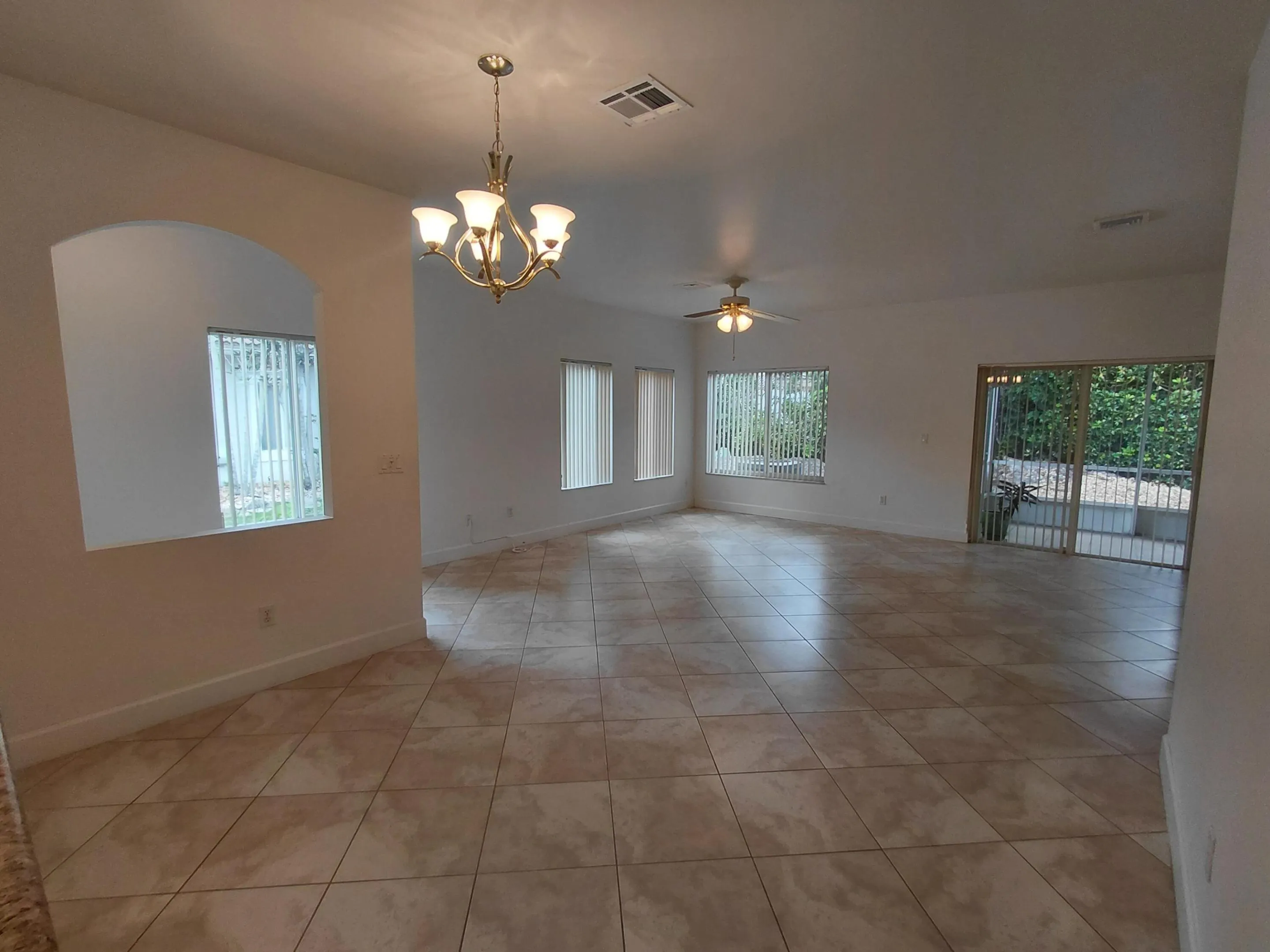 4639 SW 12TH Place
