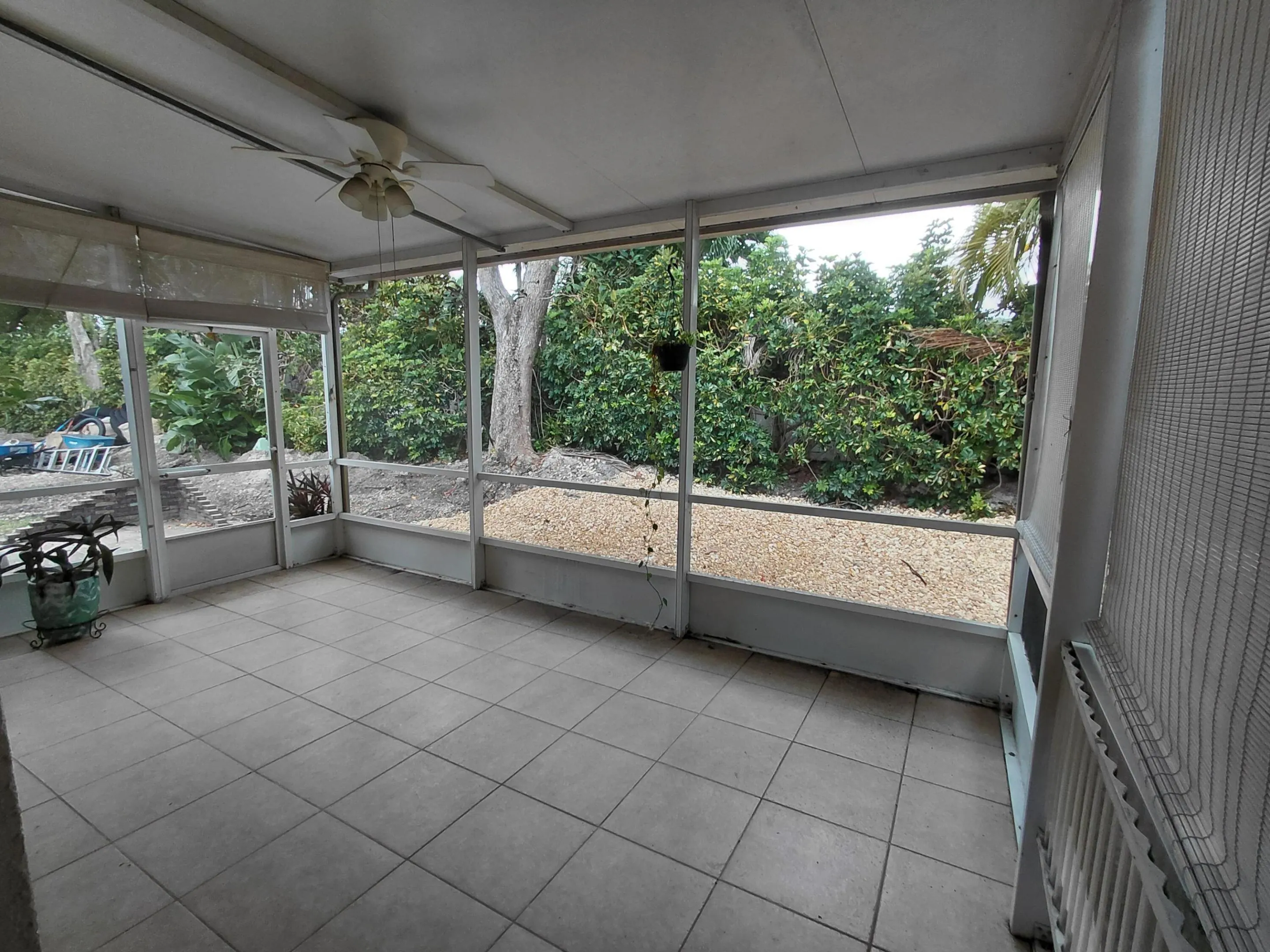 4639 SW 12TH Place